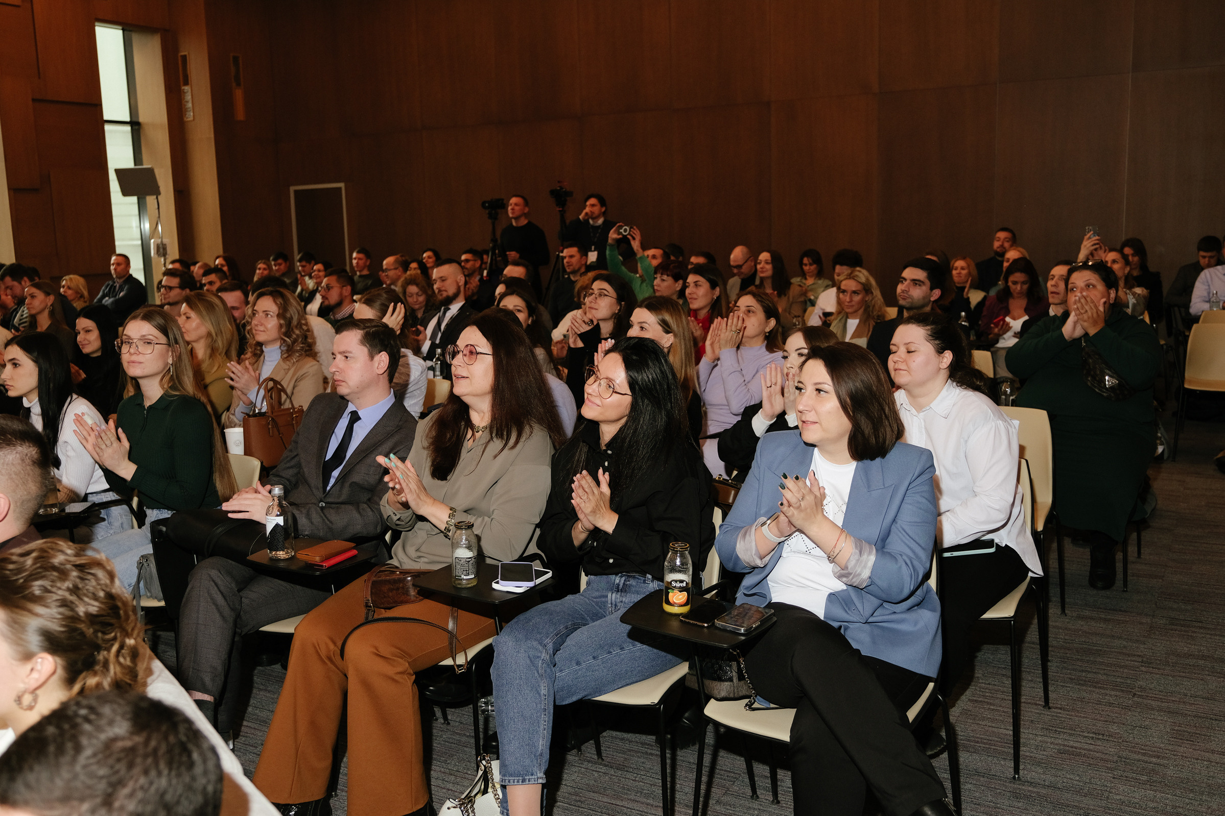 Конференция М1. Портретный и репортажный фотограф в Москве Олеся Лисарк