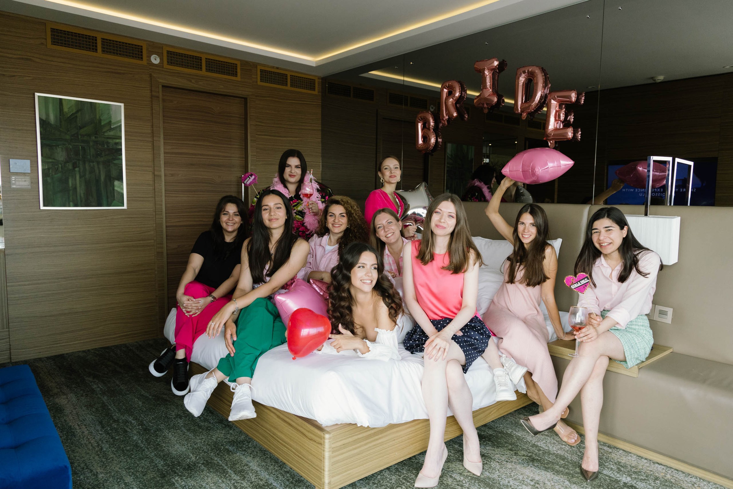Девичник в отеле. Портретный и репортажный фотограф в Москве Олеся Лисарк