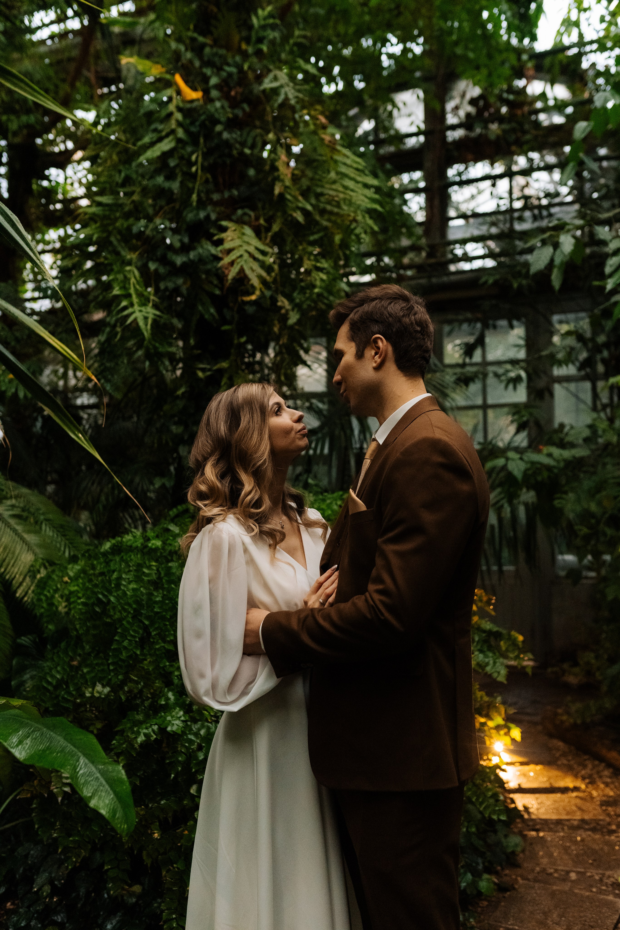 Свадебная фотосессия в оранжерее, Москва. Свадебный фотограф в Москве Анна Полушина