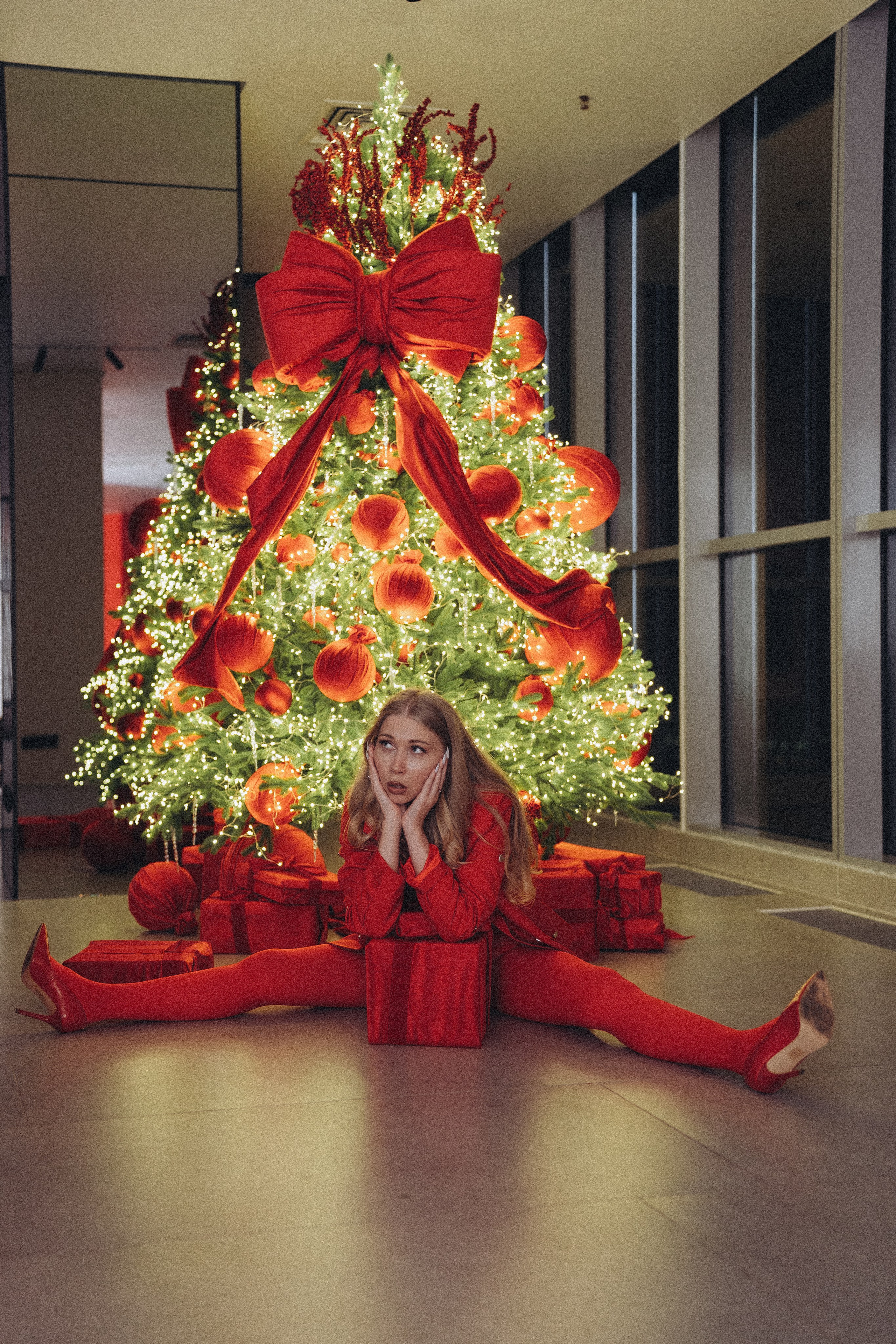 ФОТОСЕССИЯ К НОВОМУ ГОДУ В СТУДИИ С ЕЛОЧКОЙ КРАСИВЫЙ ОБРАЗ. Профессиональный фотограф, Санкт-Петербург — Виктория Богомолова