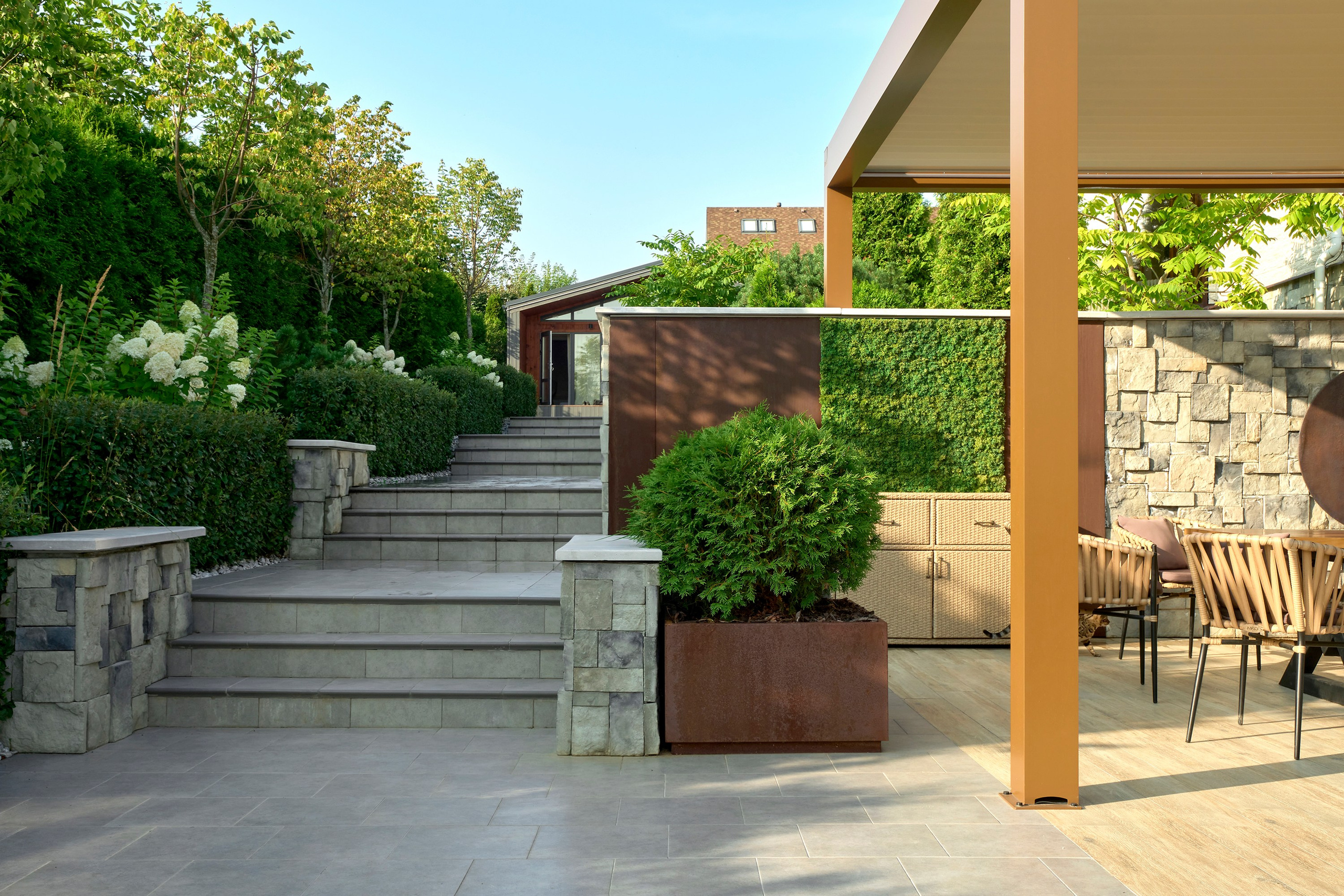 Фотосъемка сада в Кирполье для ландшафтной компании Хвоя. Фотосъемка частных садов и интерьеров | Санкт-Петербург | Москва | РФ