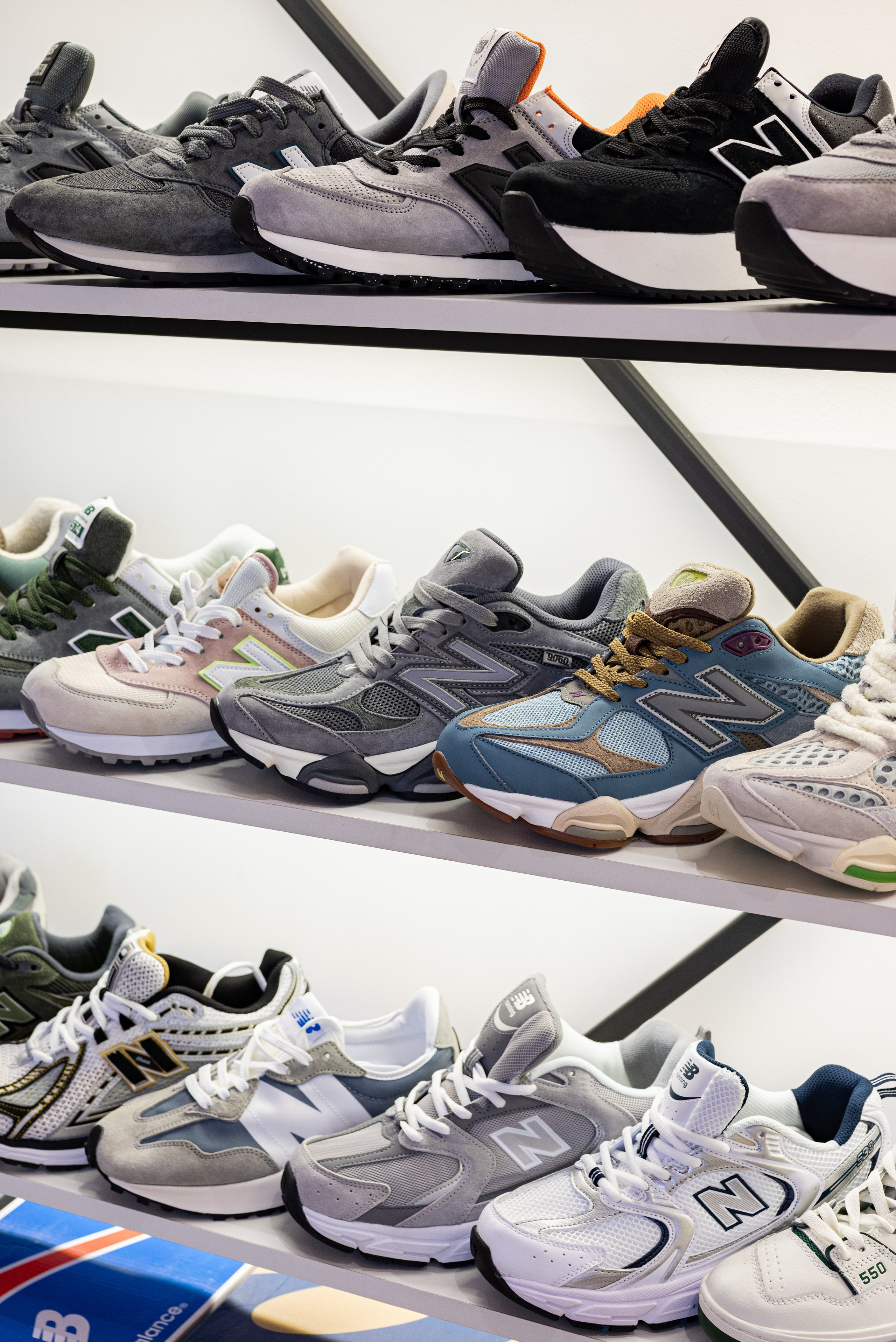 Магазин кроссовок. Предметный фотограф, фото для маркетплейсов Пятигорск, КМВ