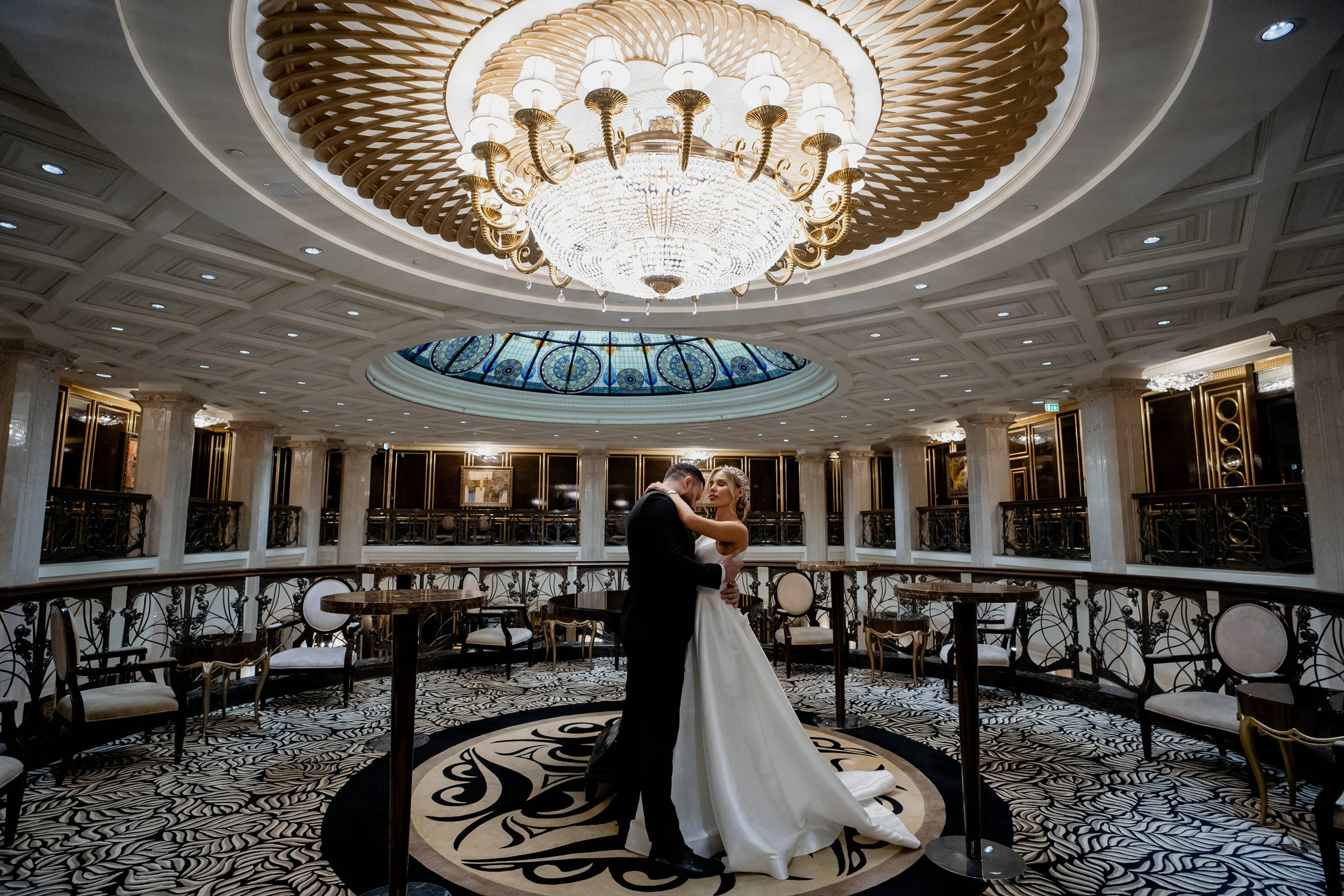 Свадебная фотосессия в отеле St. Regis Москва Никольская. Свадебный и семейный фотограф в Москве Светлана Зоткина