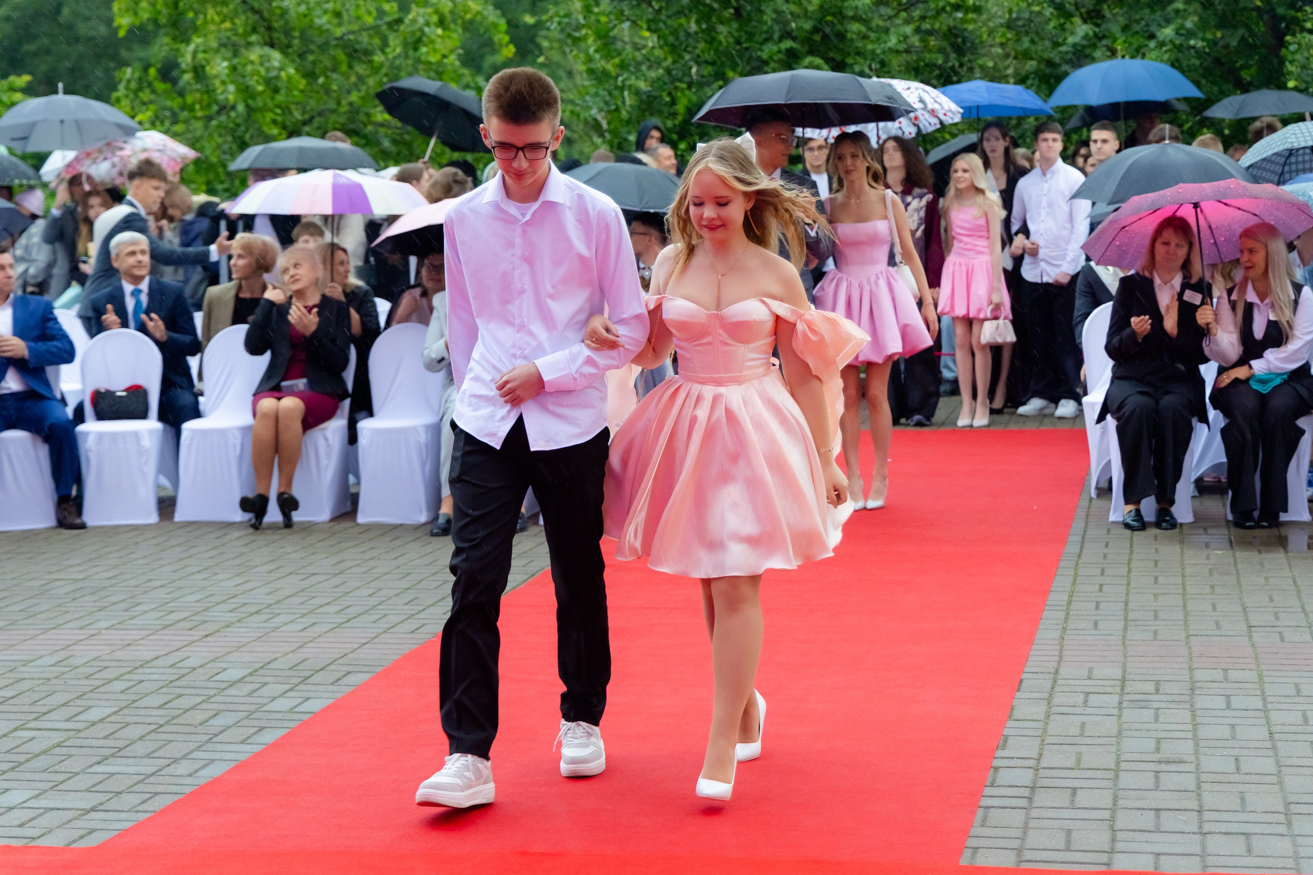 Школьный выпускной 2025 год в Минске, Беларуси. Свадебный фотограф в Минске/Беларуси Сергей Спиридонов