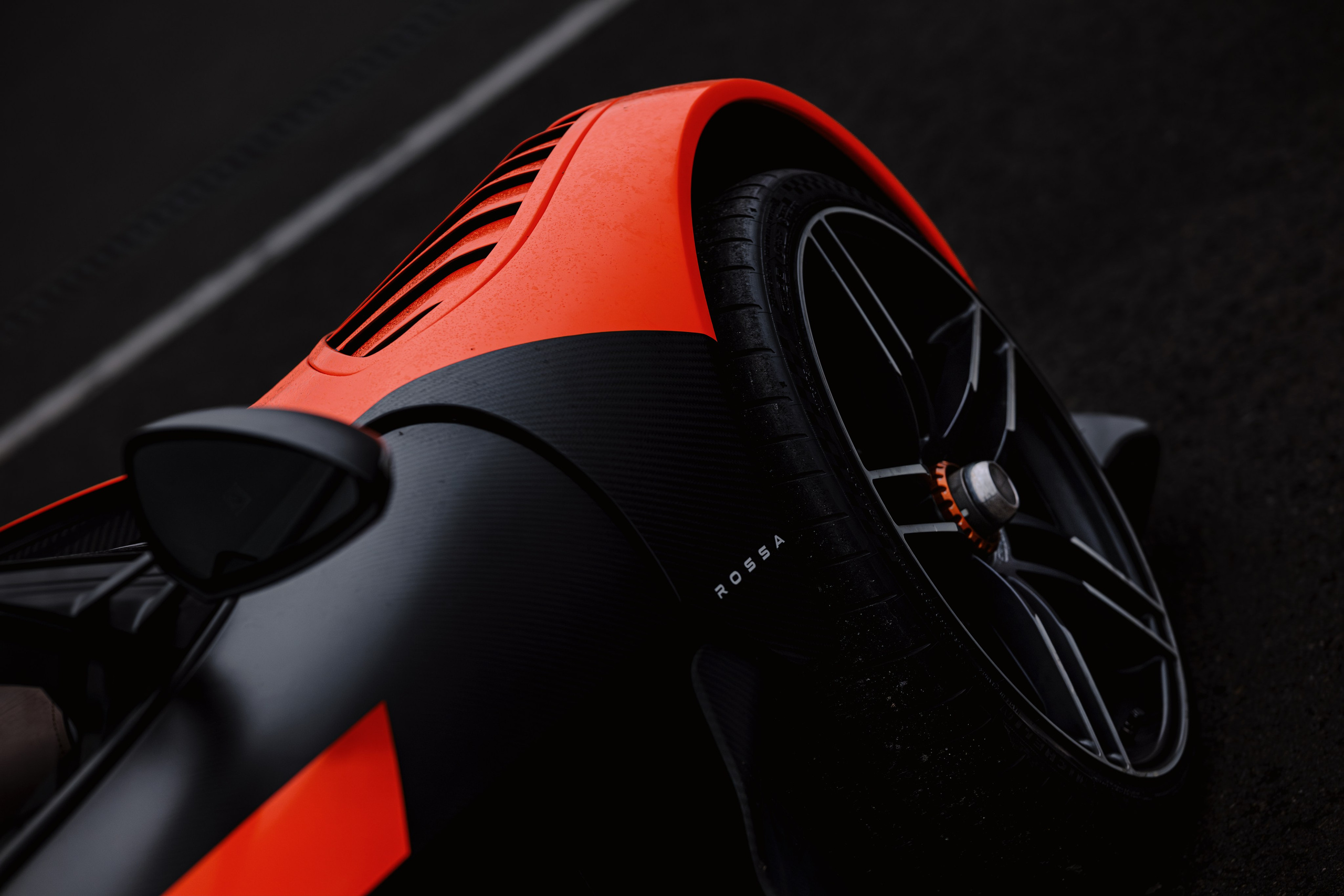 российский суперкар ROSSA Роман Русинов  фотограф Антон Медведев iCoguar Moscow Raceway 24 ЧАСА ДУБАЯ 24h dubai 2025