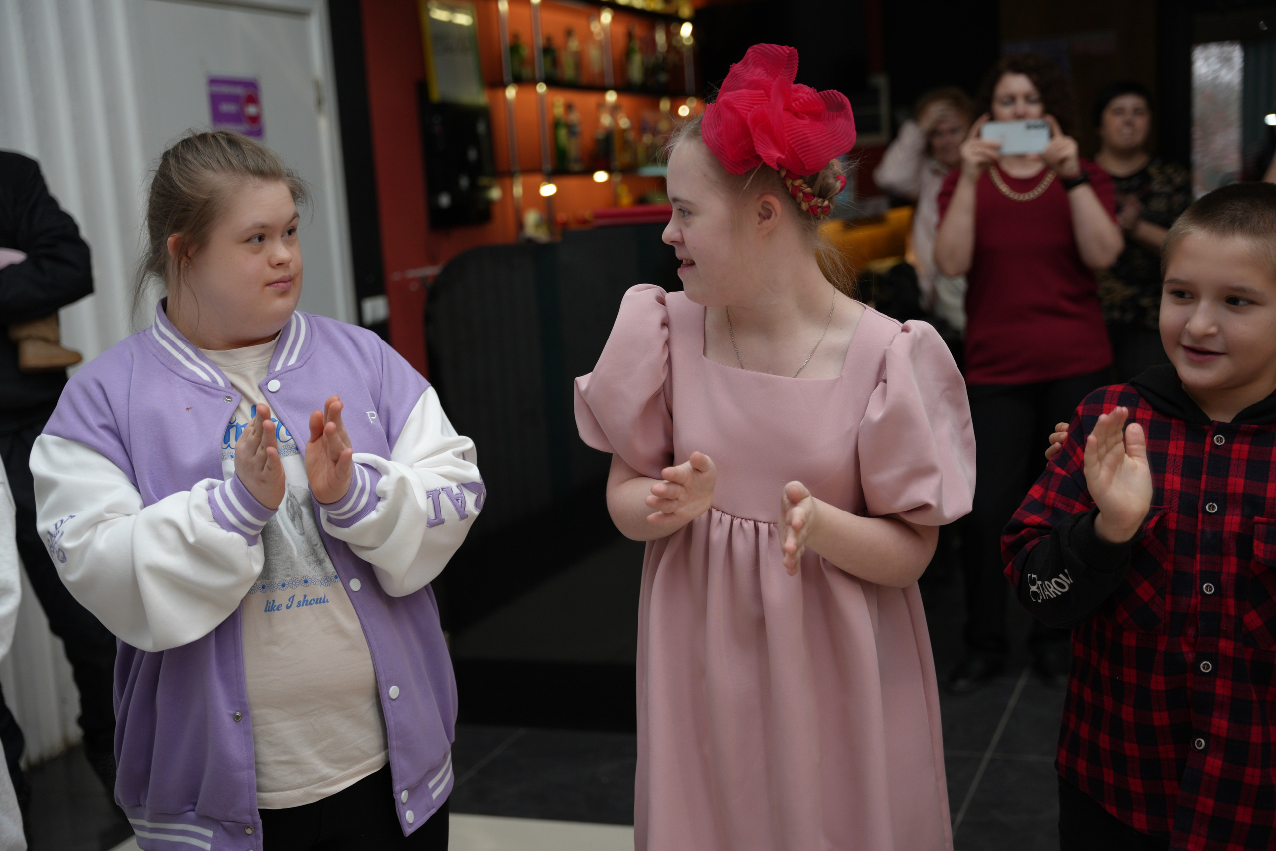 Социально —благотворительная акция «Ты в этом мире не один», посвященная Международному дню инвалидов. ВЫПУСКНЫЕ АЛЬБОМЫ, Школьный фотограф, семейный и свадебный в Саратове и области Ольга Плаксина