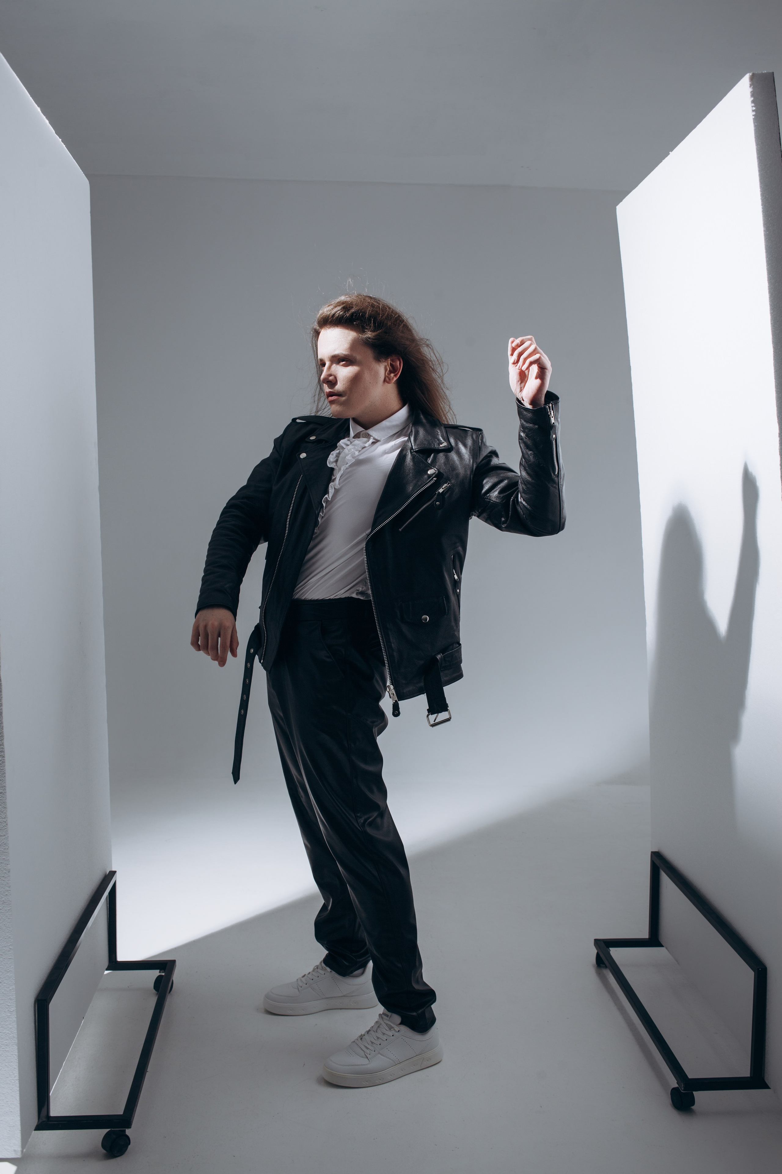 Имиджевая съемка в студии для модели на циклораме