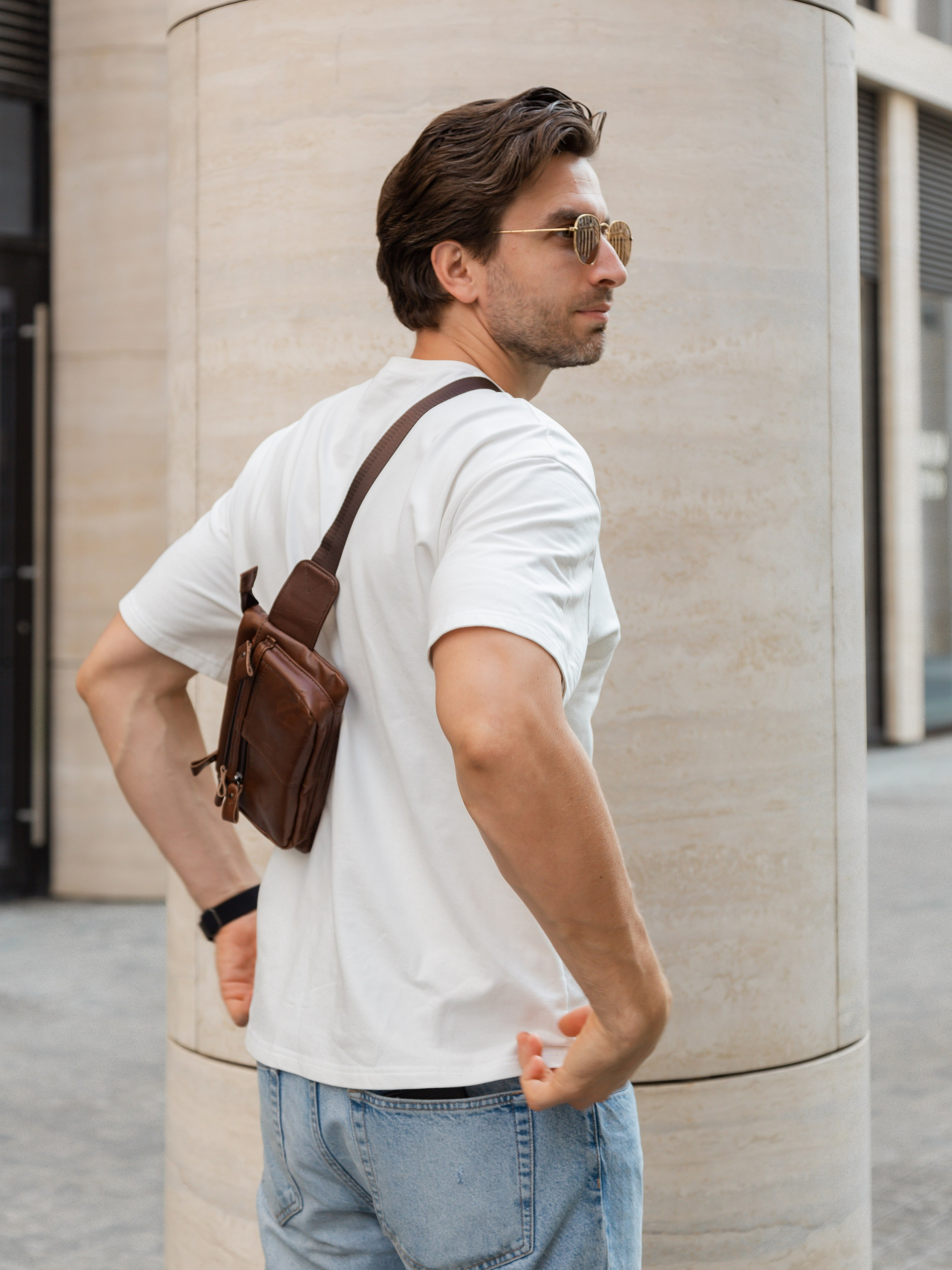 Коммерческая фотосессия мужских сумок для маркетплейсов и социальных сетей. Fashion фотограф в Санкт-Петербурге Савинова Ирина