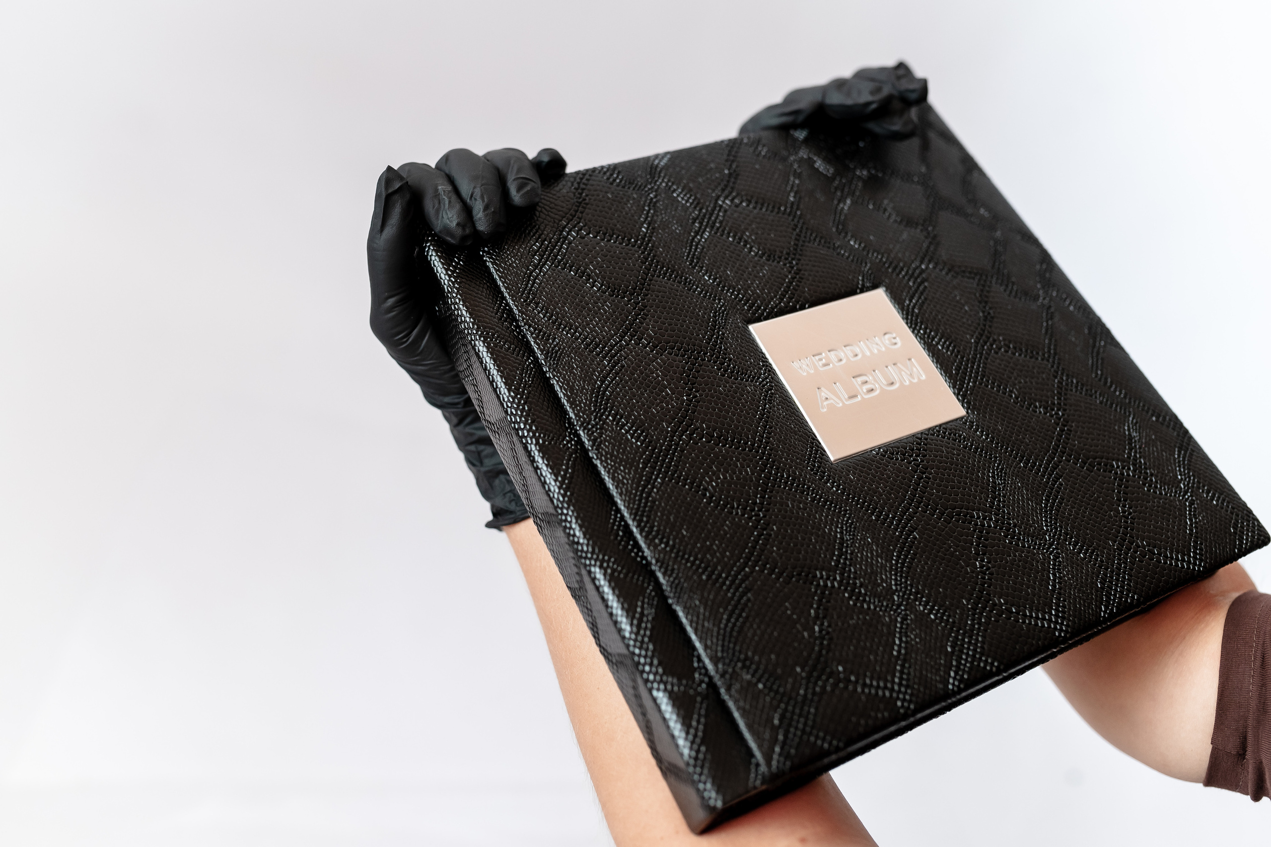 Кожзам, змеином переплете. Свадебная книга 25*25см. Фотограф Котова Валентина