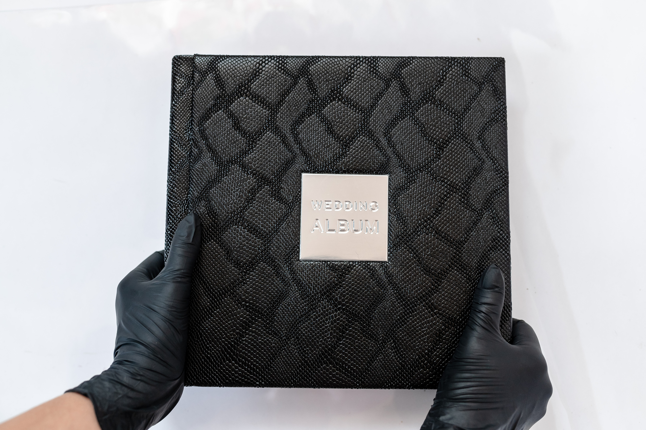 Кожзам, змеином переплете. Свадебная книга 25*25см. Фотограф Котова Валентина