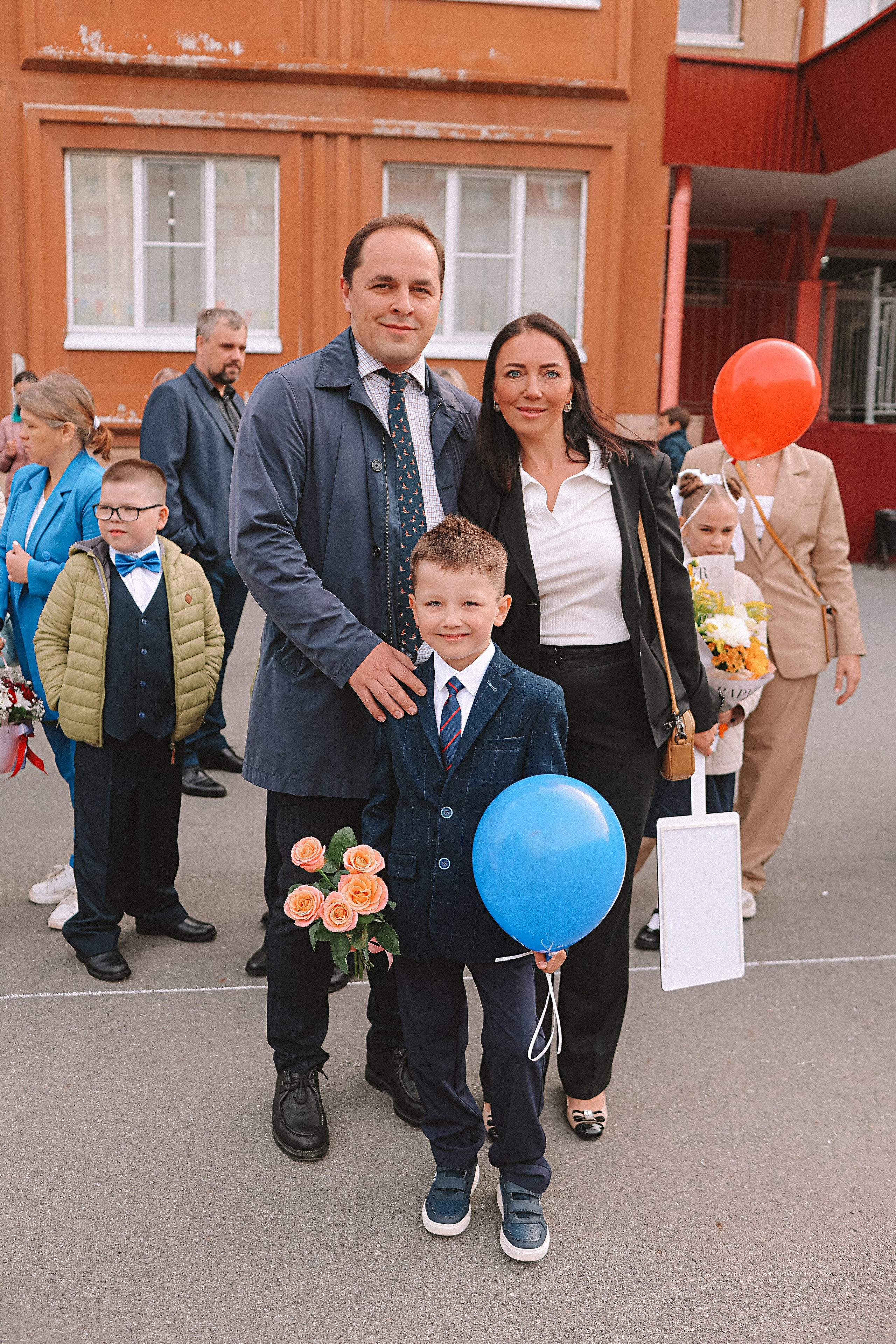 1 сентября линейка+кл час+портреты. Семейный фотограф Тюмень, фотограф на роды Салмина Мария