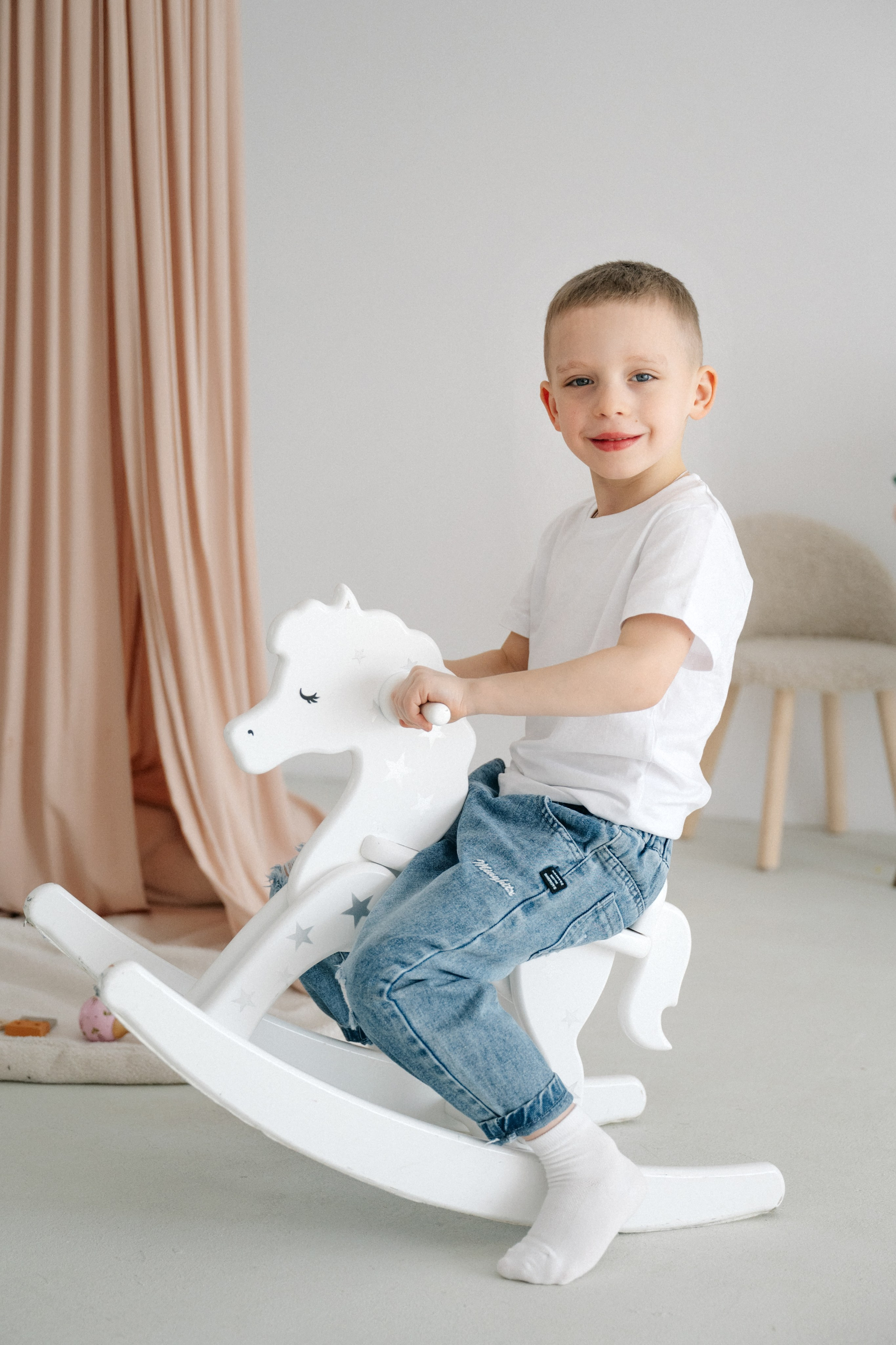 Семейная фотосессия мамы с сыновьями в фотостудии в Королёве. Свадебный и семейный фотограф Виктория Носачёва. Щелково, Москва и МО