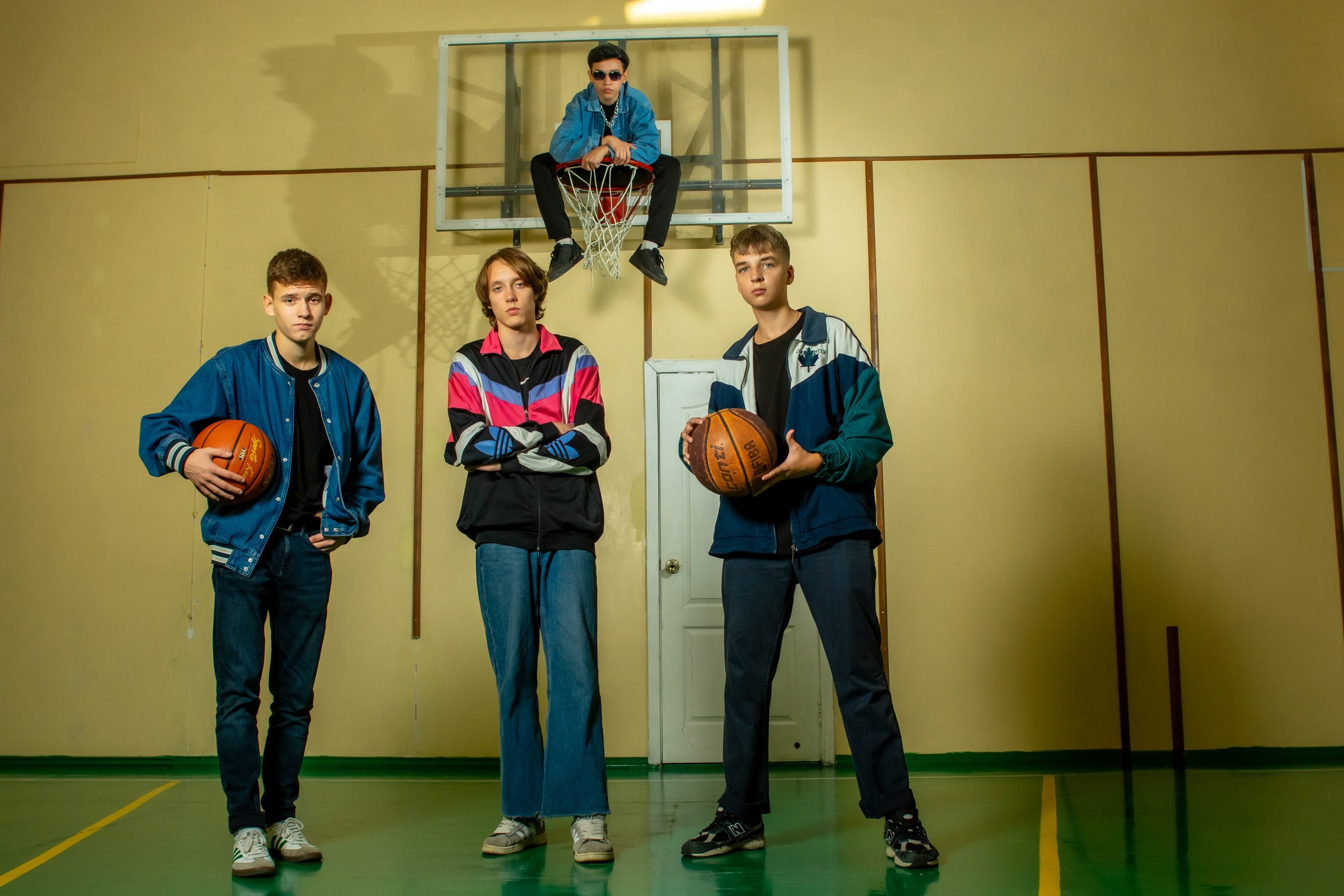 Школьная фотосессия в стиле 90-х для выпукного альбома. Ольга Плаксина фотограф в Саратове