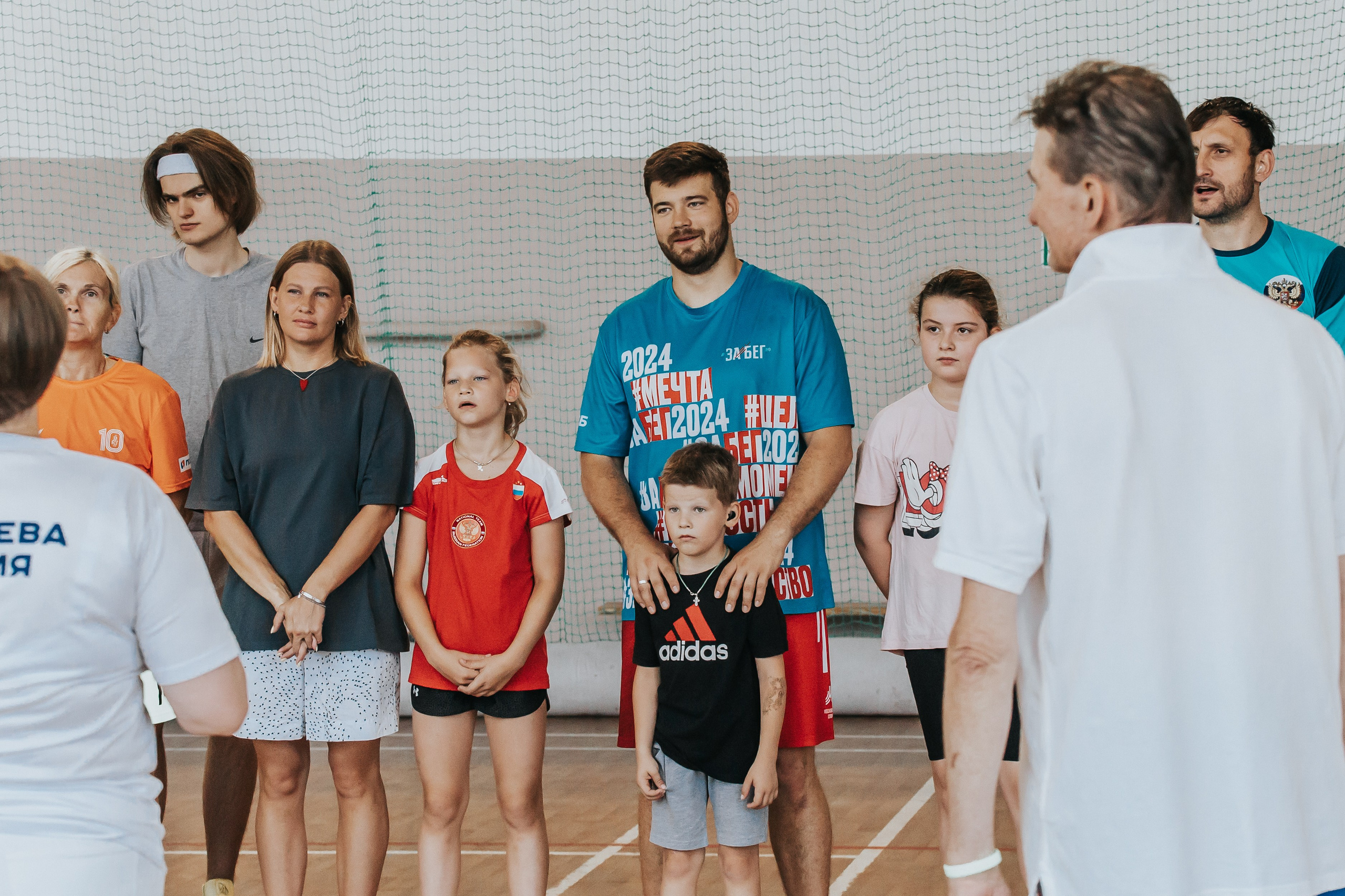 Репортажная спортивная съемка г. Королев стадион Металлист «папа, мама, я — спортивная семья». Юлия Егорова | Свадебный фотограф, семейный фотограф Москва, МО • Портреты • репортажи • день рождения • Love Story • дети