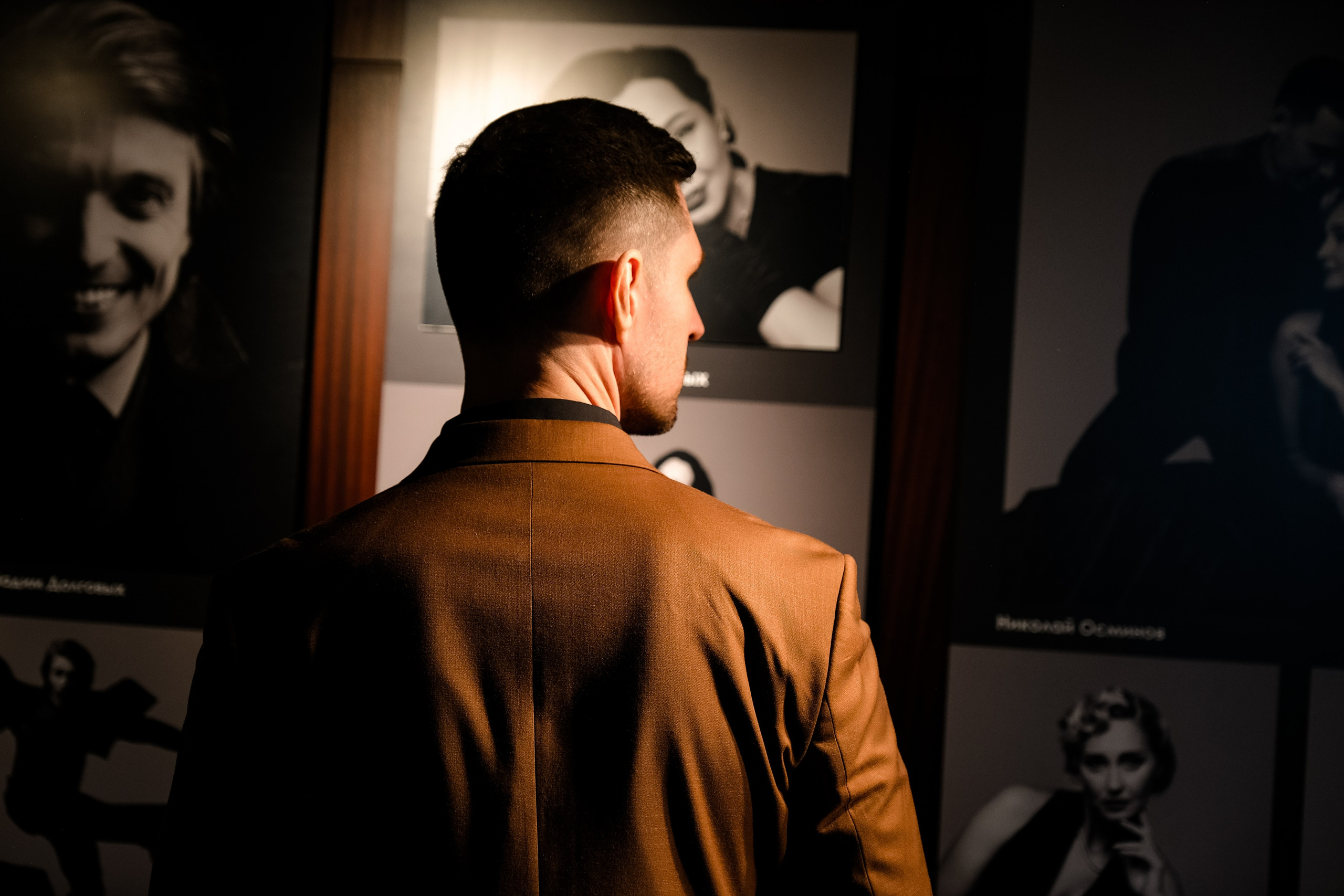 Свадебная фотосессия в театре драмы имени Наума Орлова. Свадебный фотограф в Челябинске Сырчикова Наталья