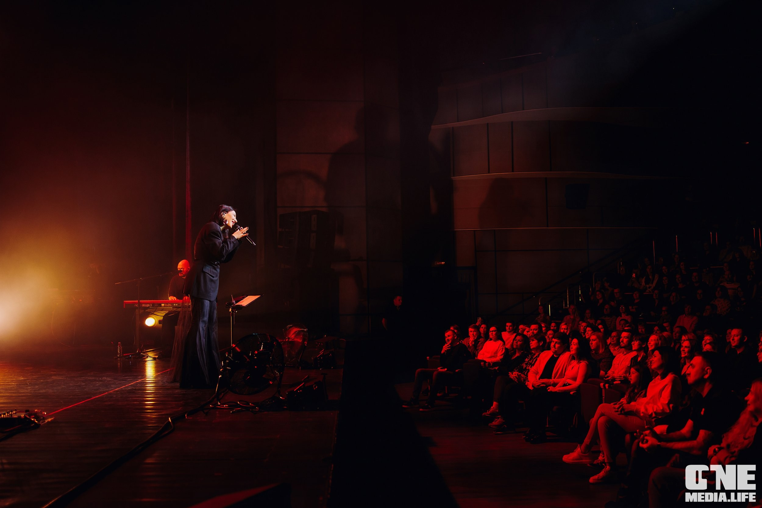 Фоторепортаж с концерта Ёлки. One Media Life: фоторепортажи, фотоотчеты с мероприятий и заведений