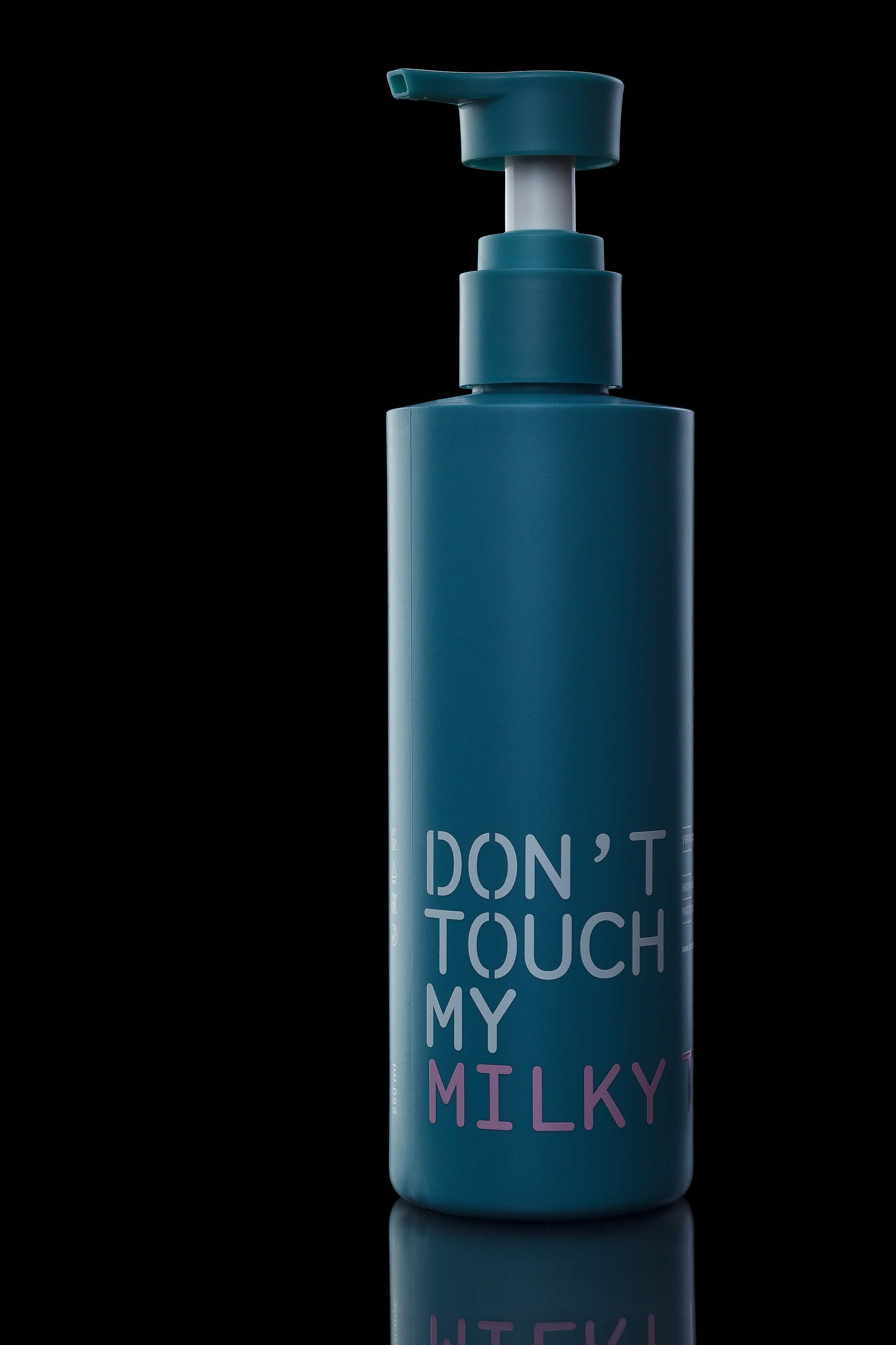 Косметические средства чёрный фон предметное фото маркетплейсы