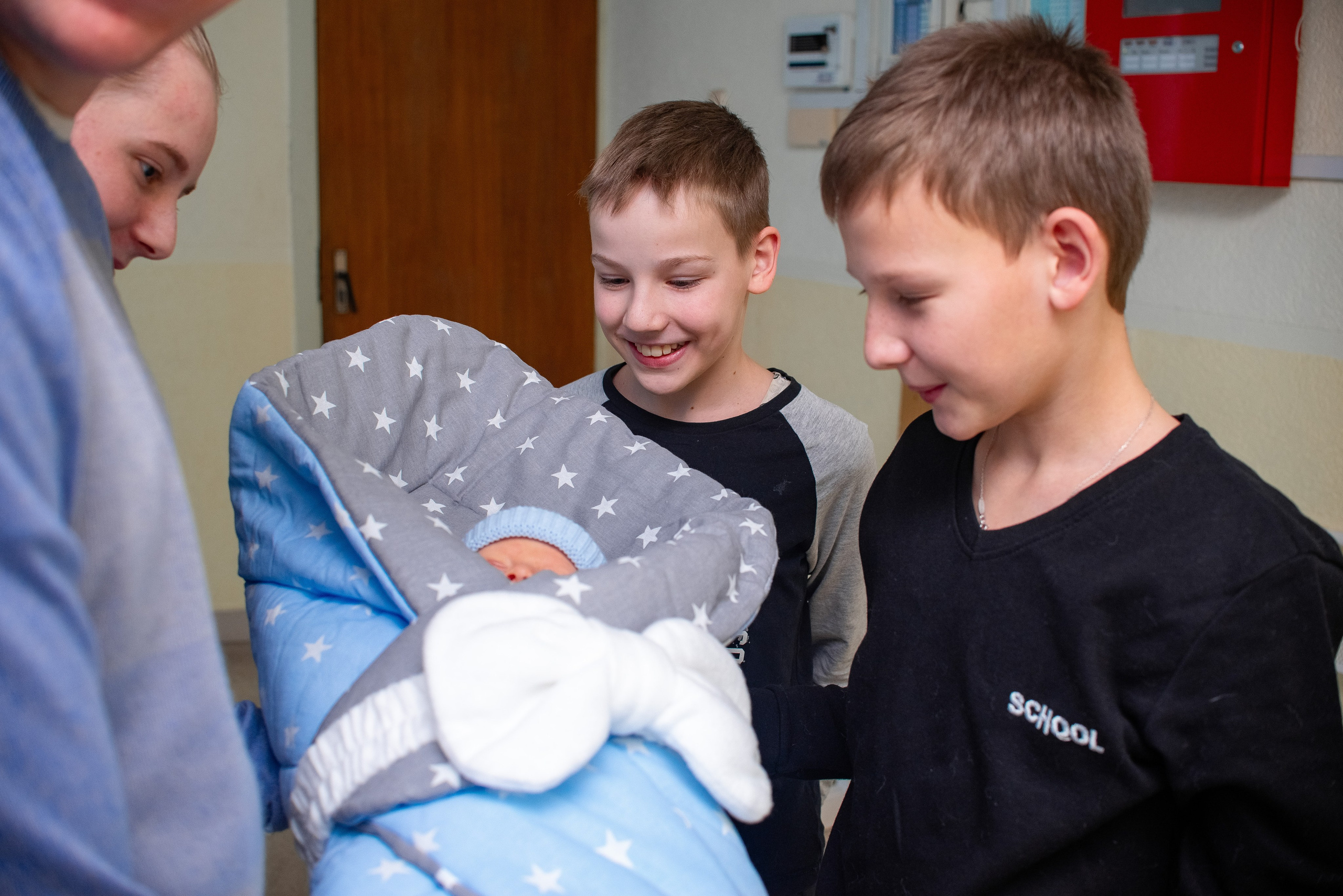 Выписка из роддома Минск. Семейный фотограф на выписку из роддома и крещение Минск Настя Гришук