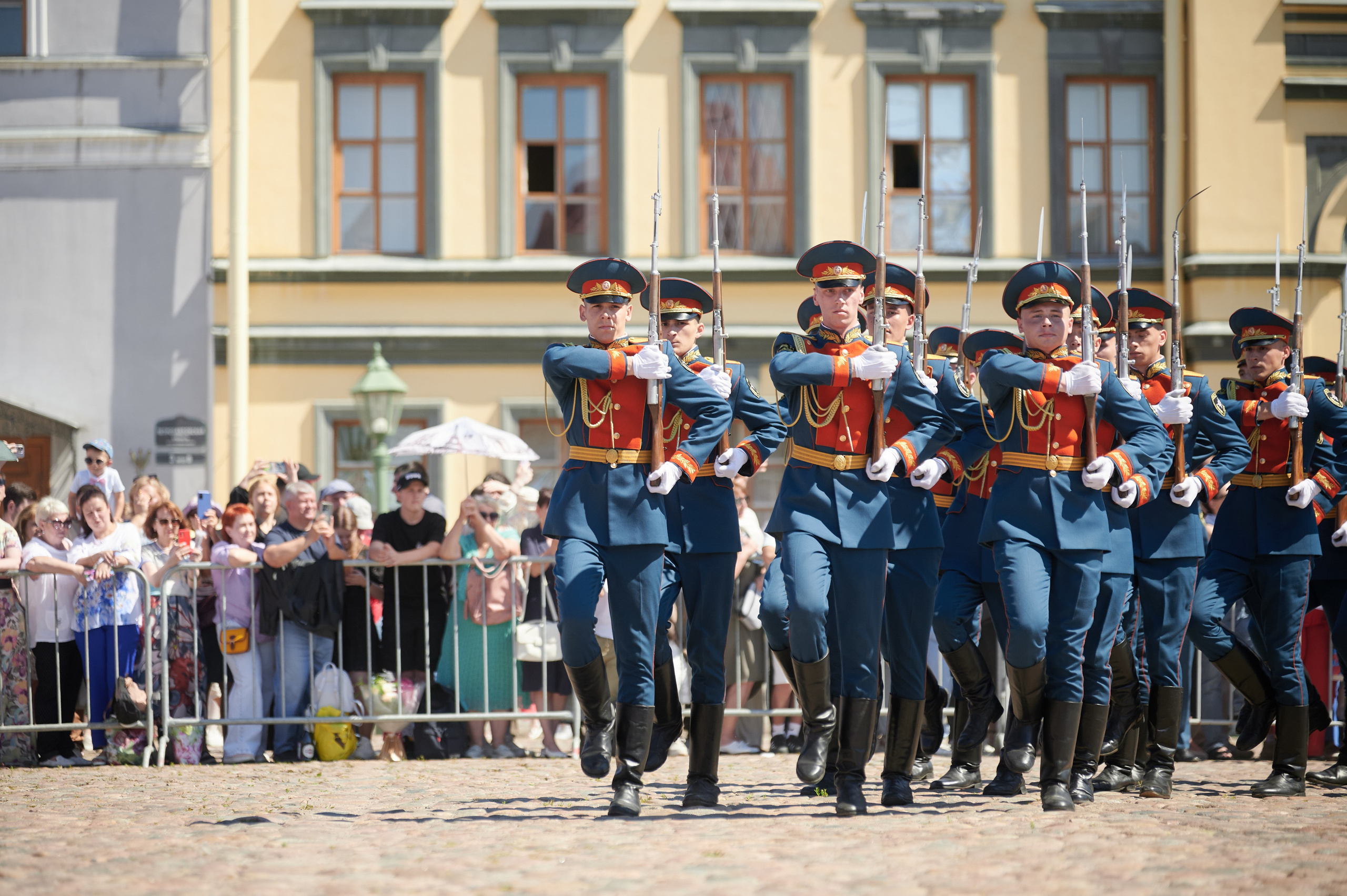 Репортажная съёмка выпускных в СПб | Фотограф на выпускной 9 и 11 класса