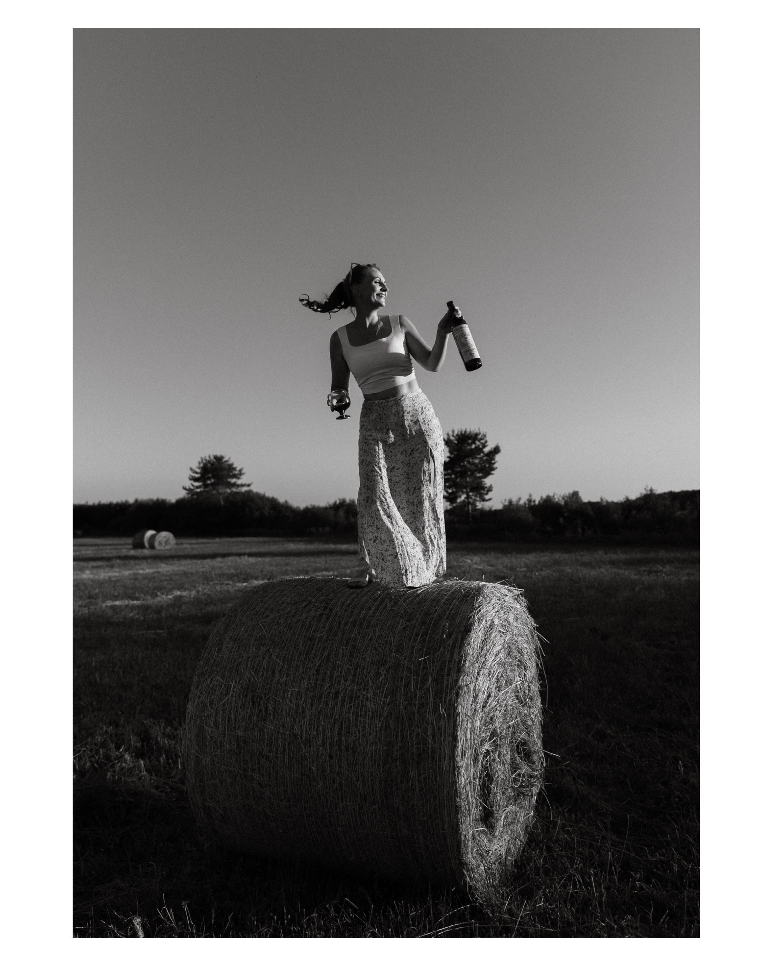 Молодость — это танцевать с бокалом. Свадебный и семейный фотограф в Карелии