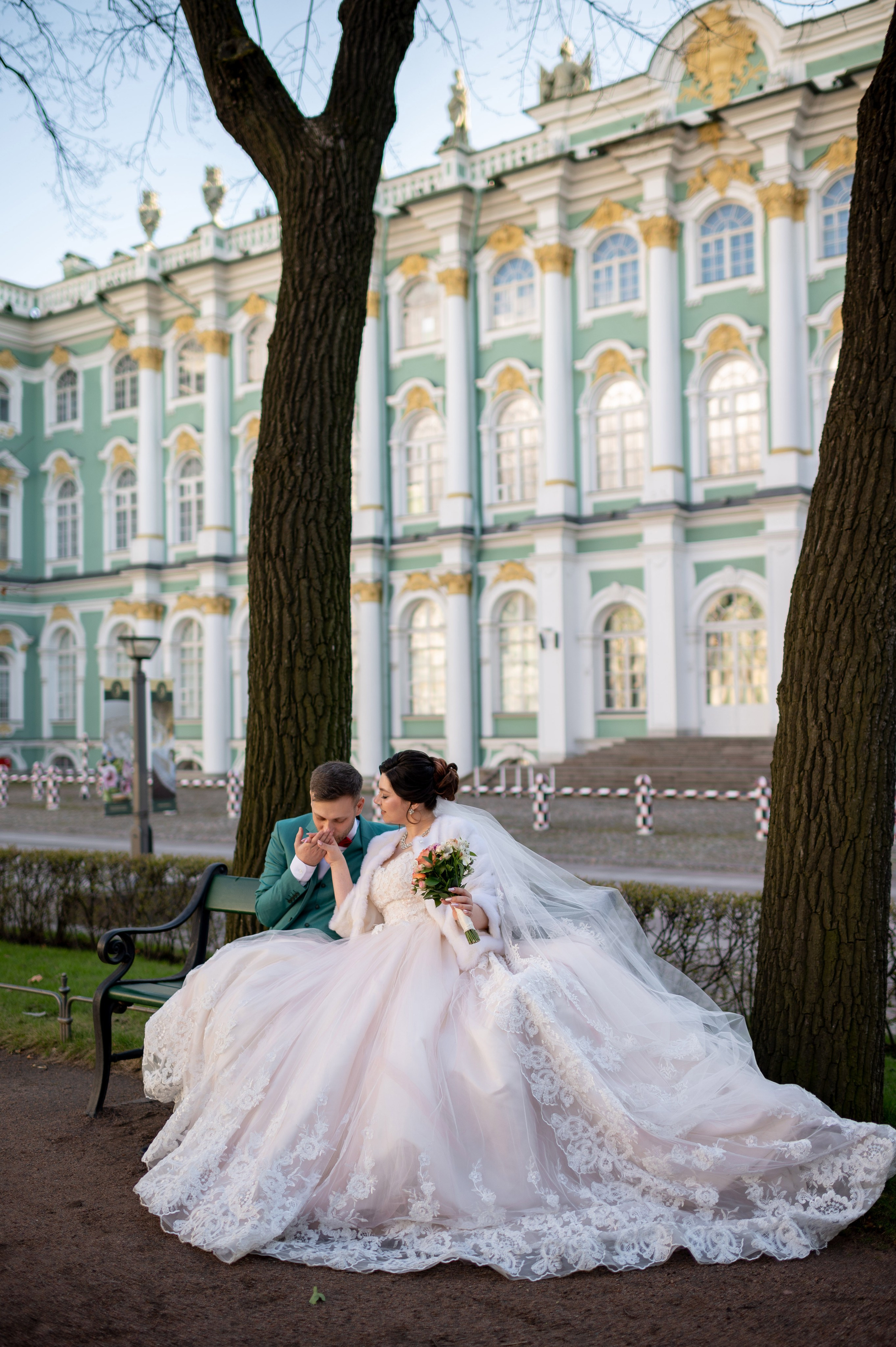 Самая красивая свадебная фотосессия в Эрмитаже. Лучшие свадебные фотографии в Эрмитажа. Портретный, семейный и свадебный фотограф в Санкт-Петербурге и в Пушкине Ширяев Денис