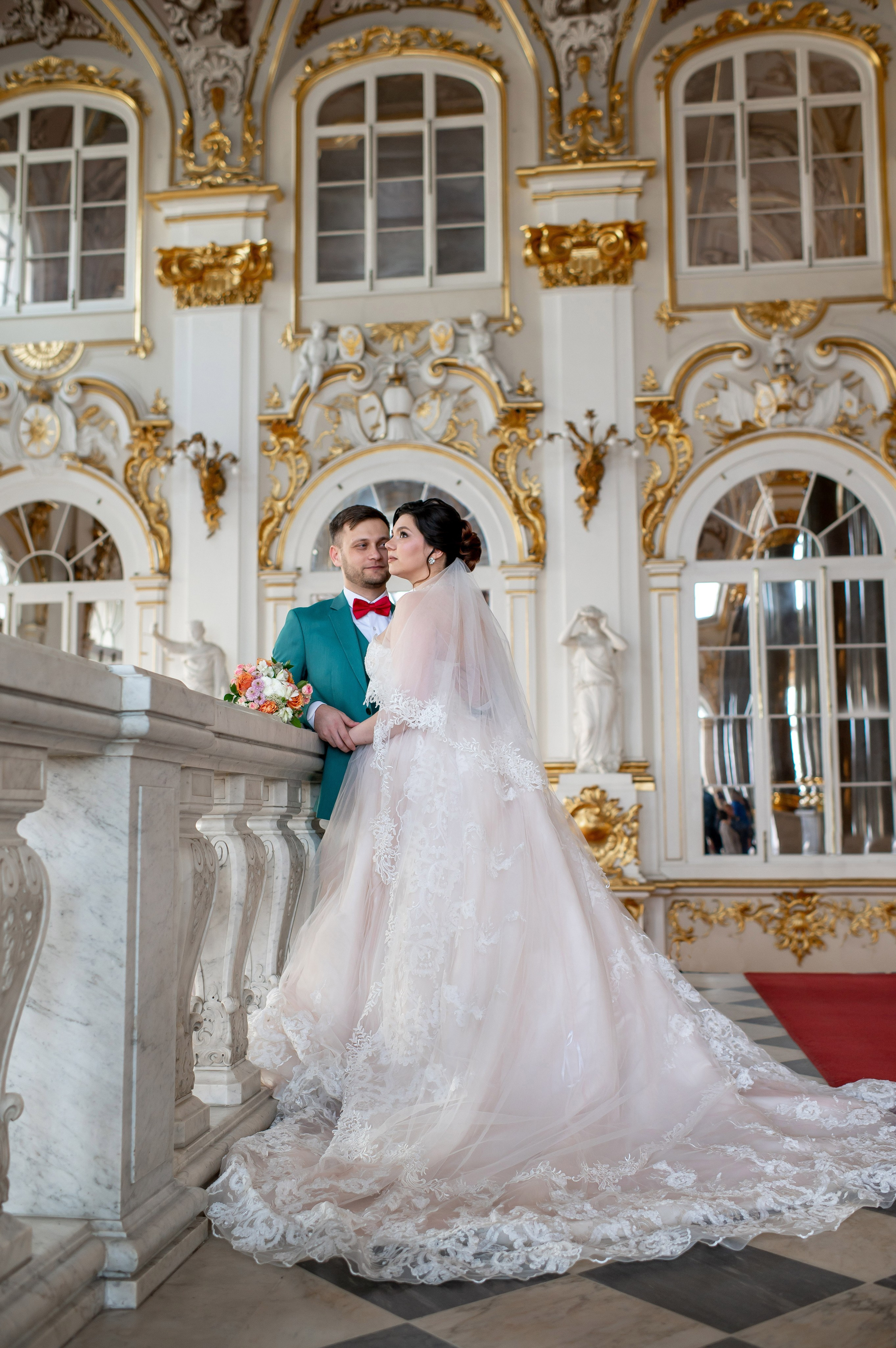 Самая красивая свадебная фотосессия в Эрмитаже. Лучшие свадебные фотографии в Эрмитажа. Портретный, семейный и свадебный фотограф в Санкт-Петербурге и в Пушкине Ширяев Денис