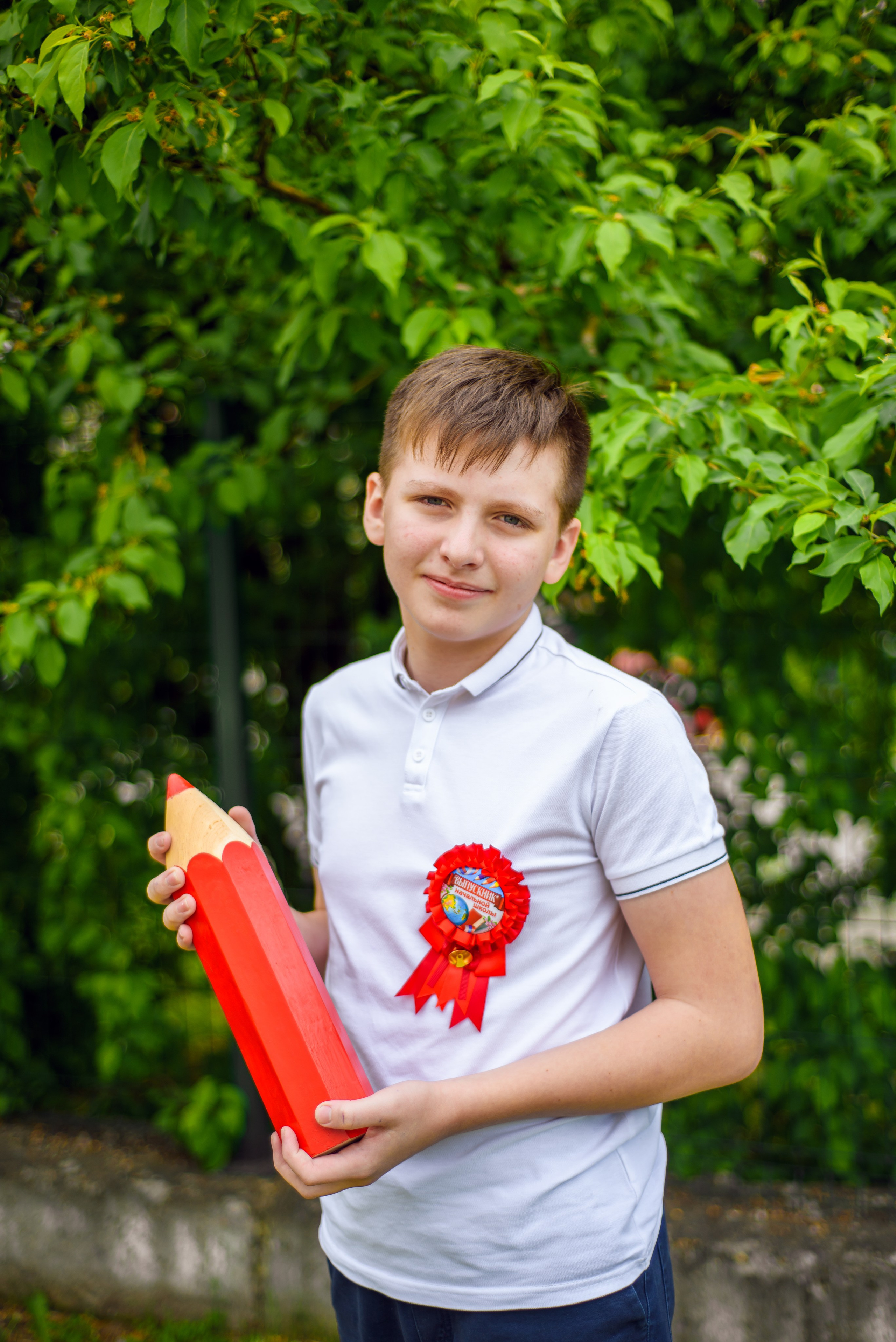 Фотосъемка в школьном саду. Фотограф. Выпускные альбомы в Барнауле