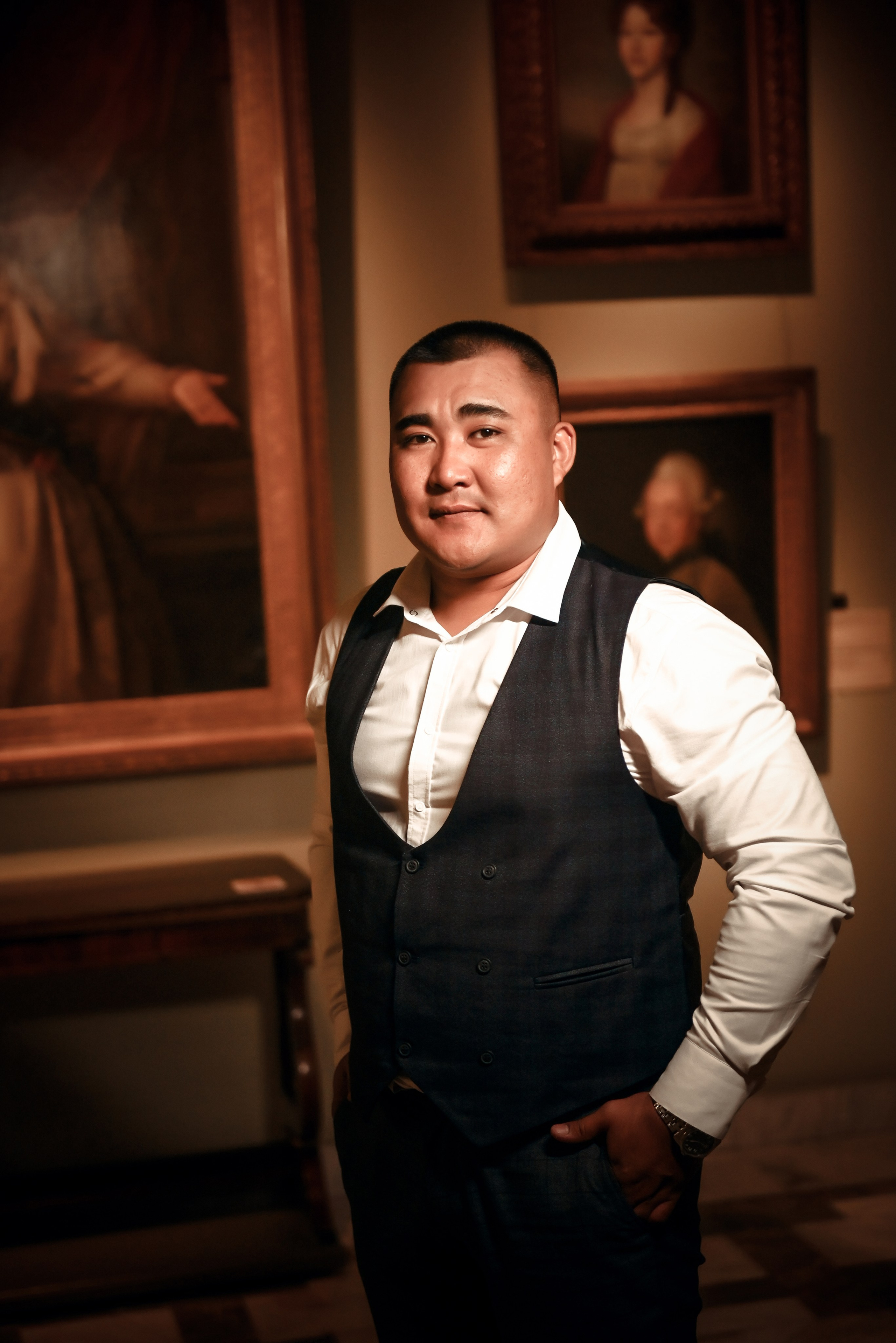 Небольшая свадебная серия в музее и прогулкой под дождем Эльмиры и Ризата. Свадебный, семейный, детский, контент фотограф в Омске Максим Ильин