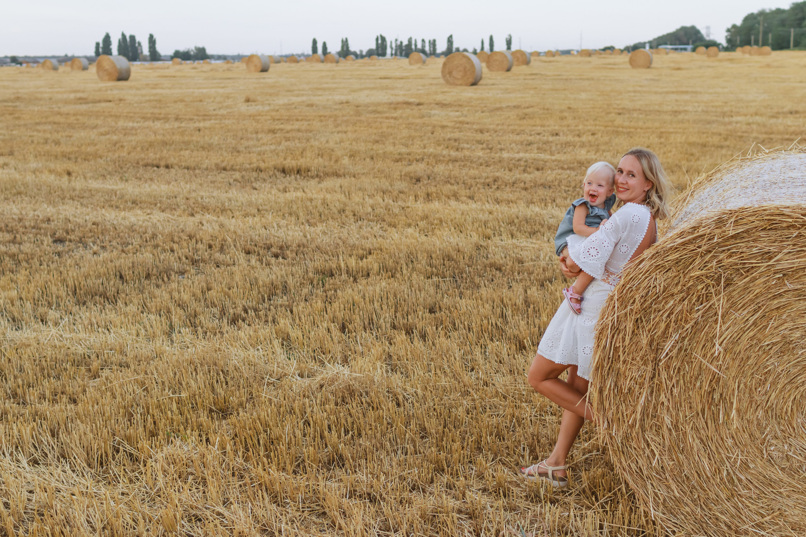 В стогах. Детский и семейный фотограф в Краснодаре Альбина Морозова