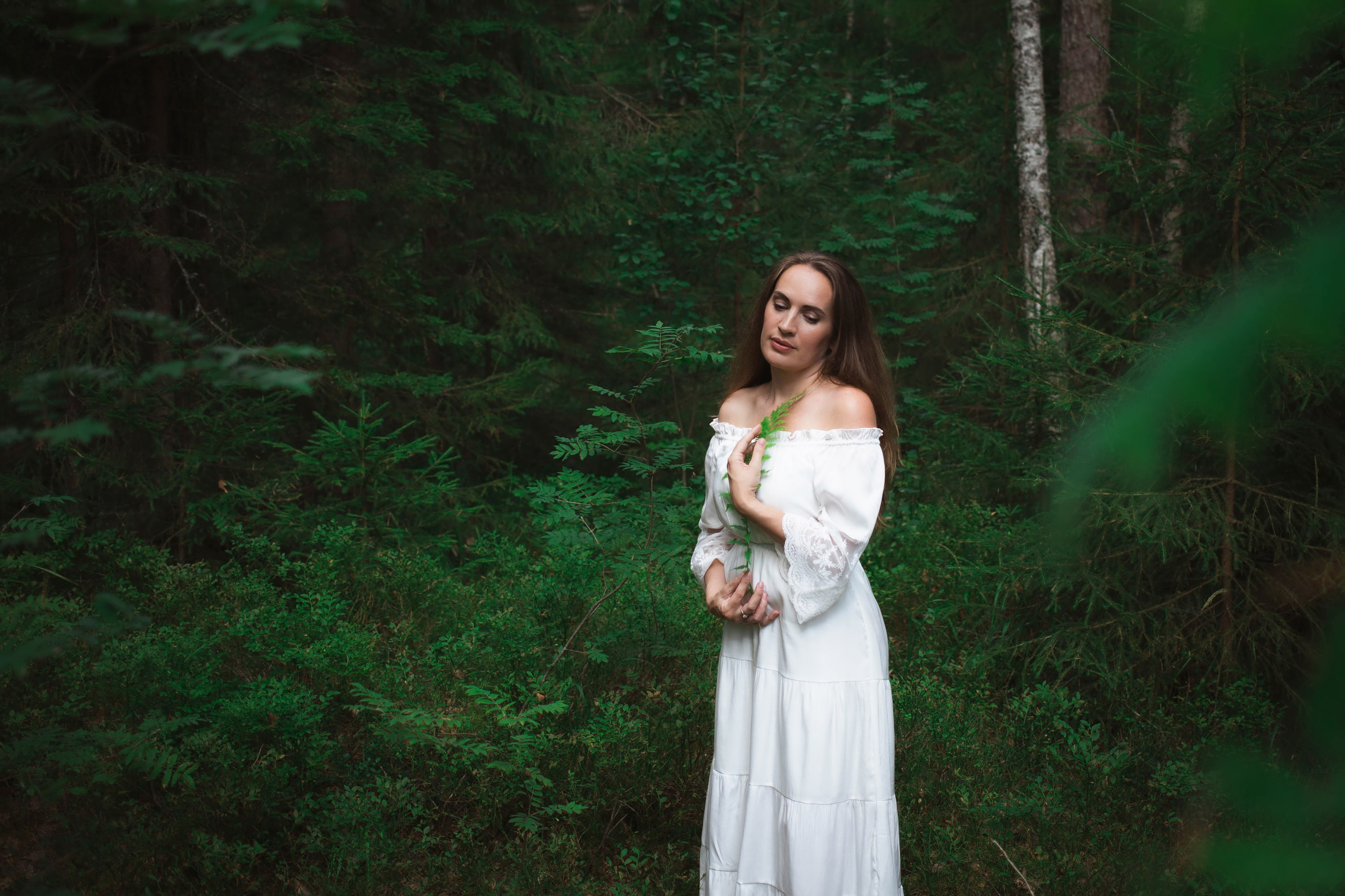 Лесная история: фотопрогулка на природе в Санкт-Петербурге. Портретные фотосессии, контент-съемки, репортаж
