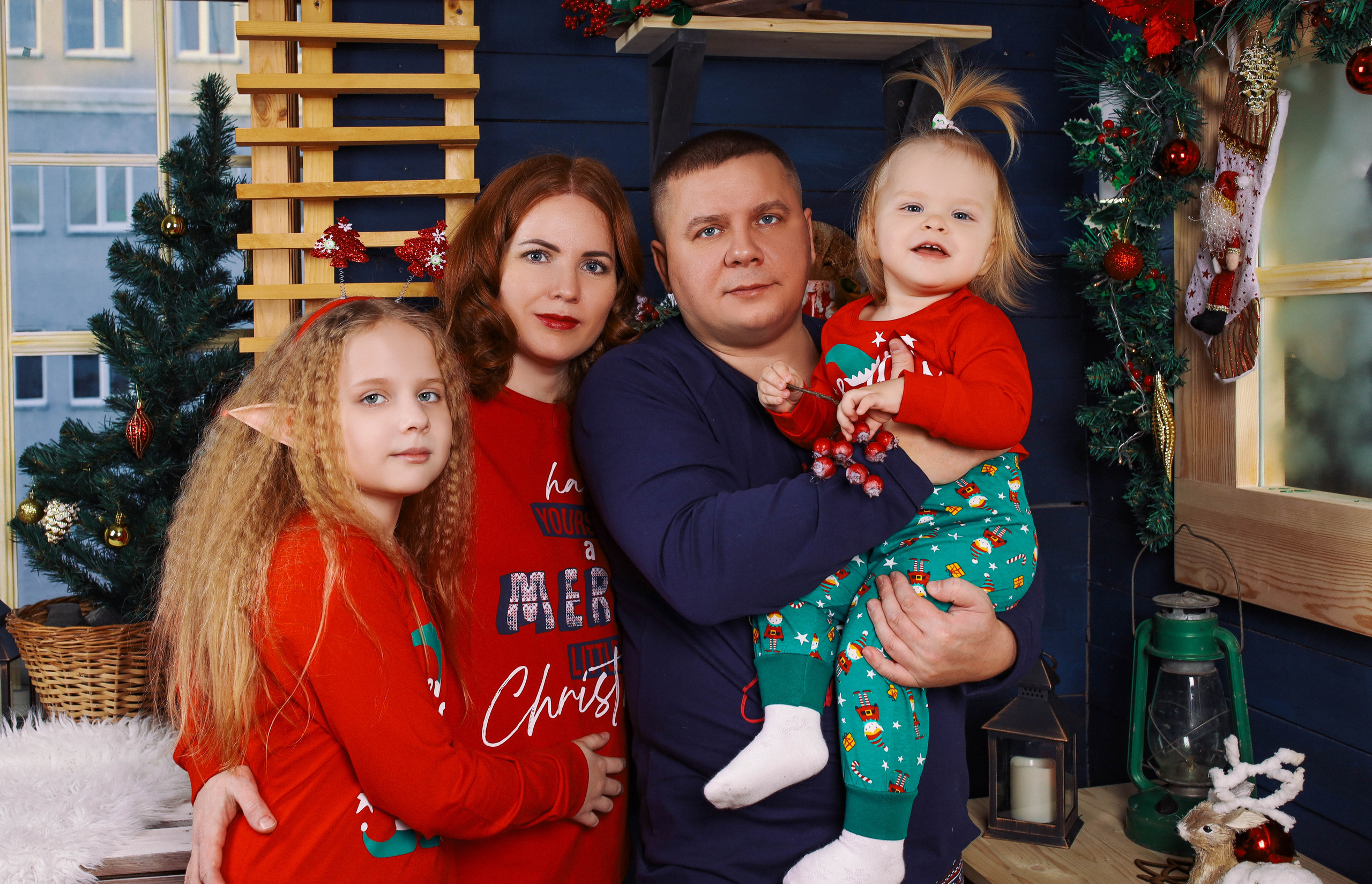 Наталья с семьей.Новогодняя 2022