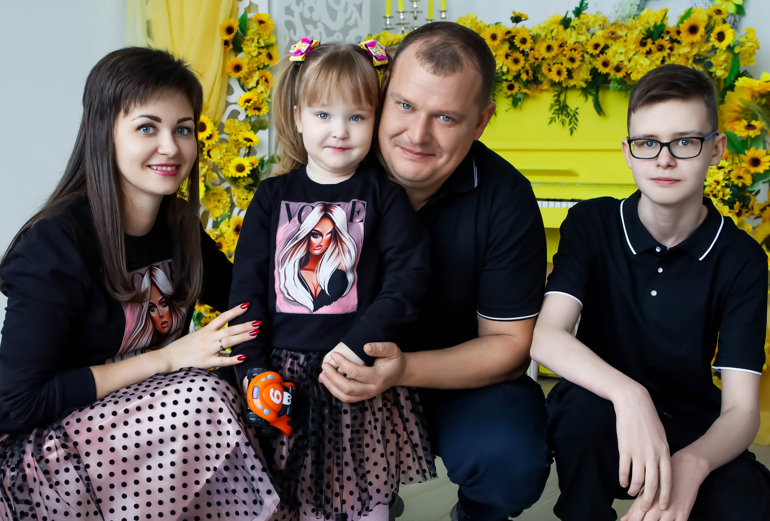 Вероника с семьей