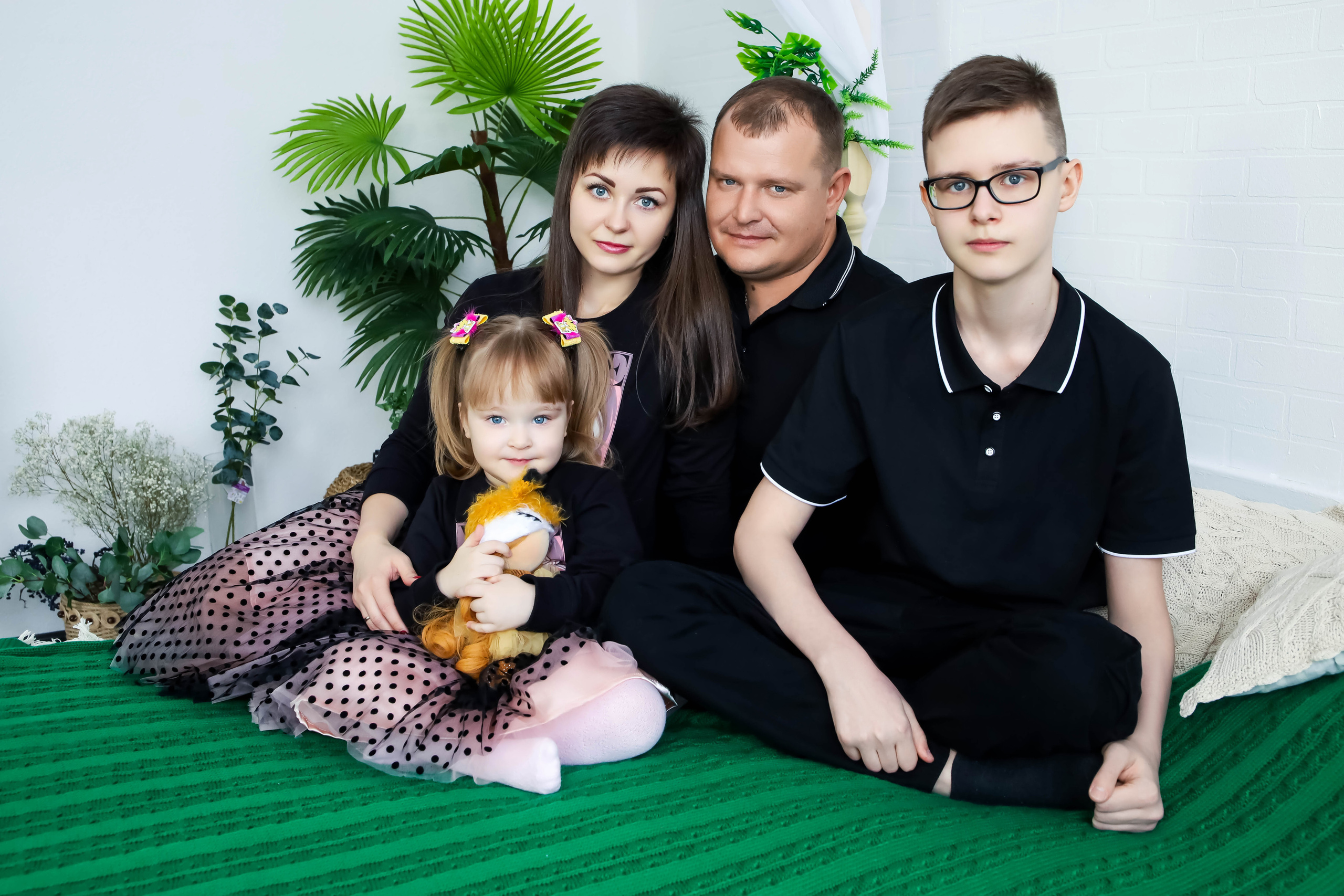 Вероника с семьей