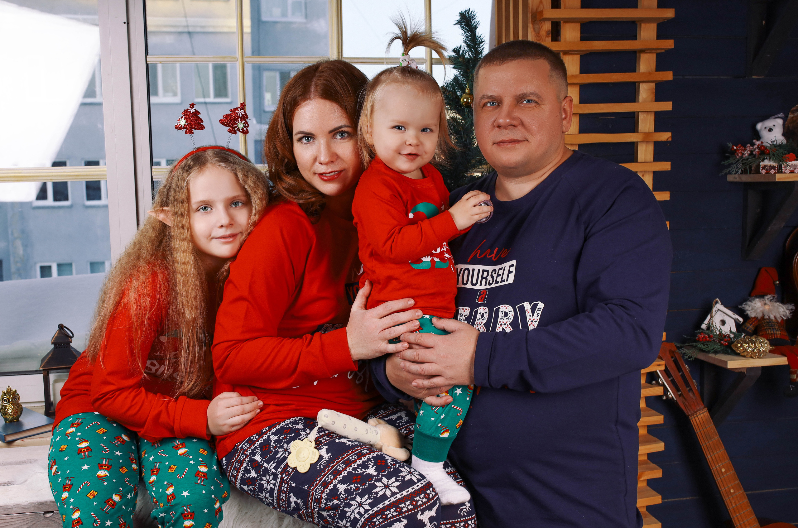 Наталья с семьей.Новогодняя 2022