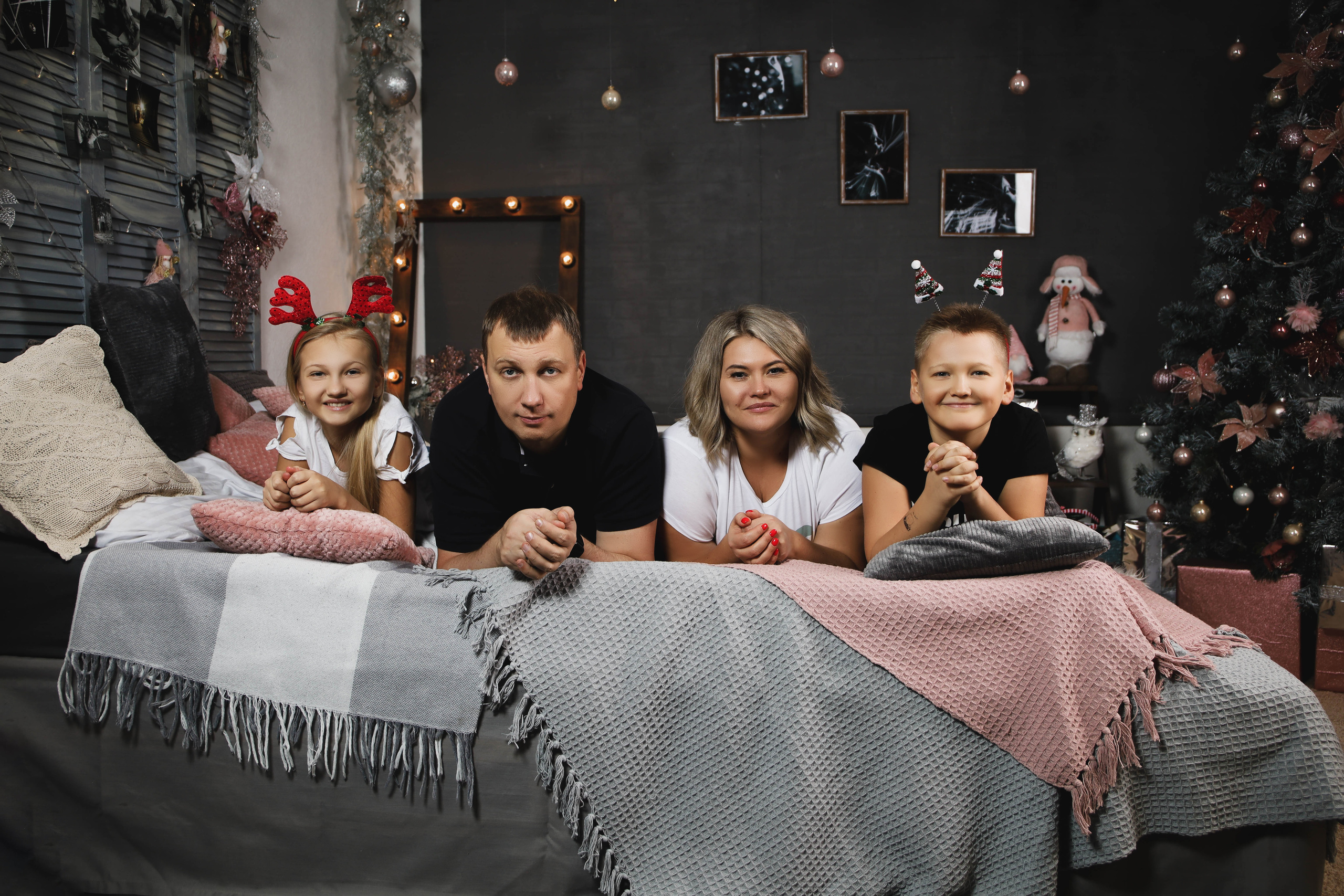 Ксения с семьей.Новогодняя 2022