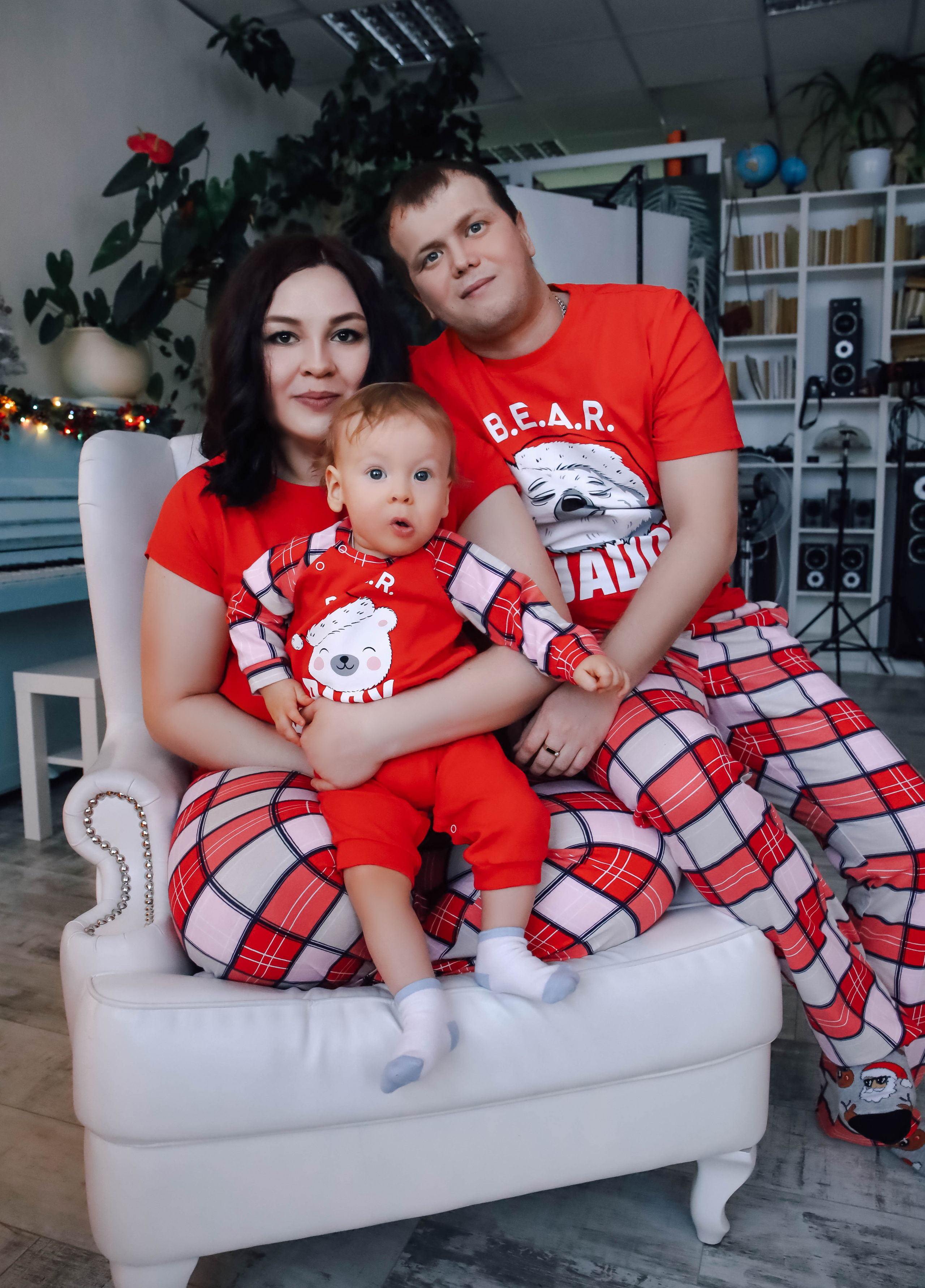 Анна с семьей.Новогодняя 2022