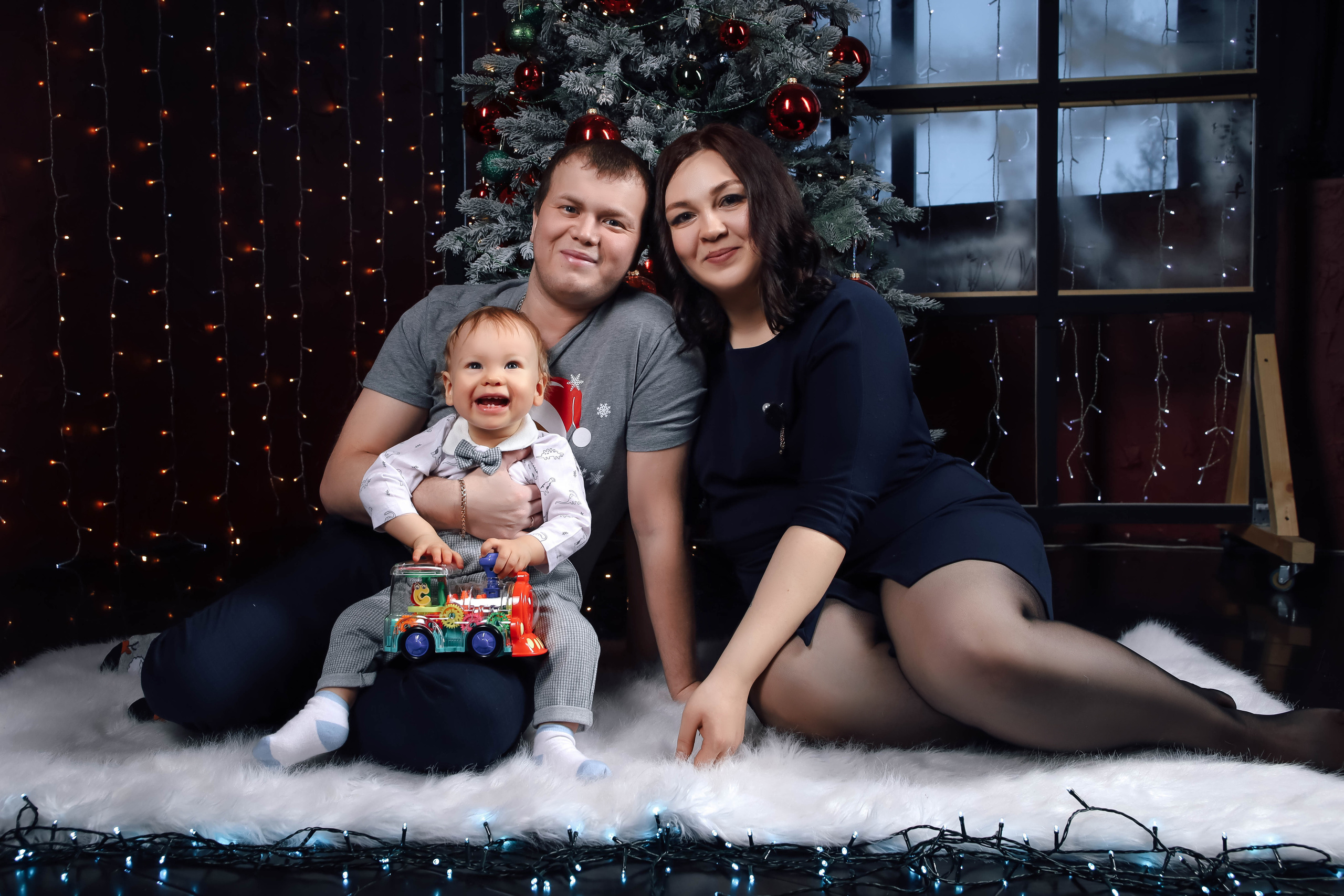 Анна с семьей.Новогодняя 2022