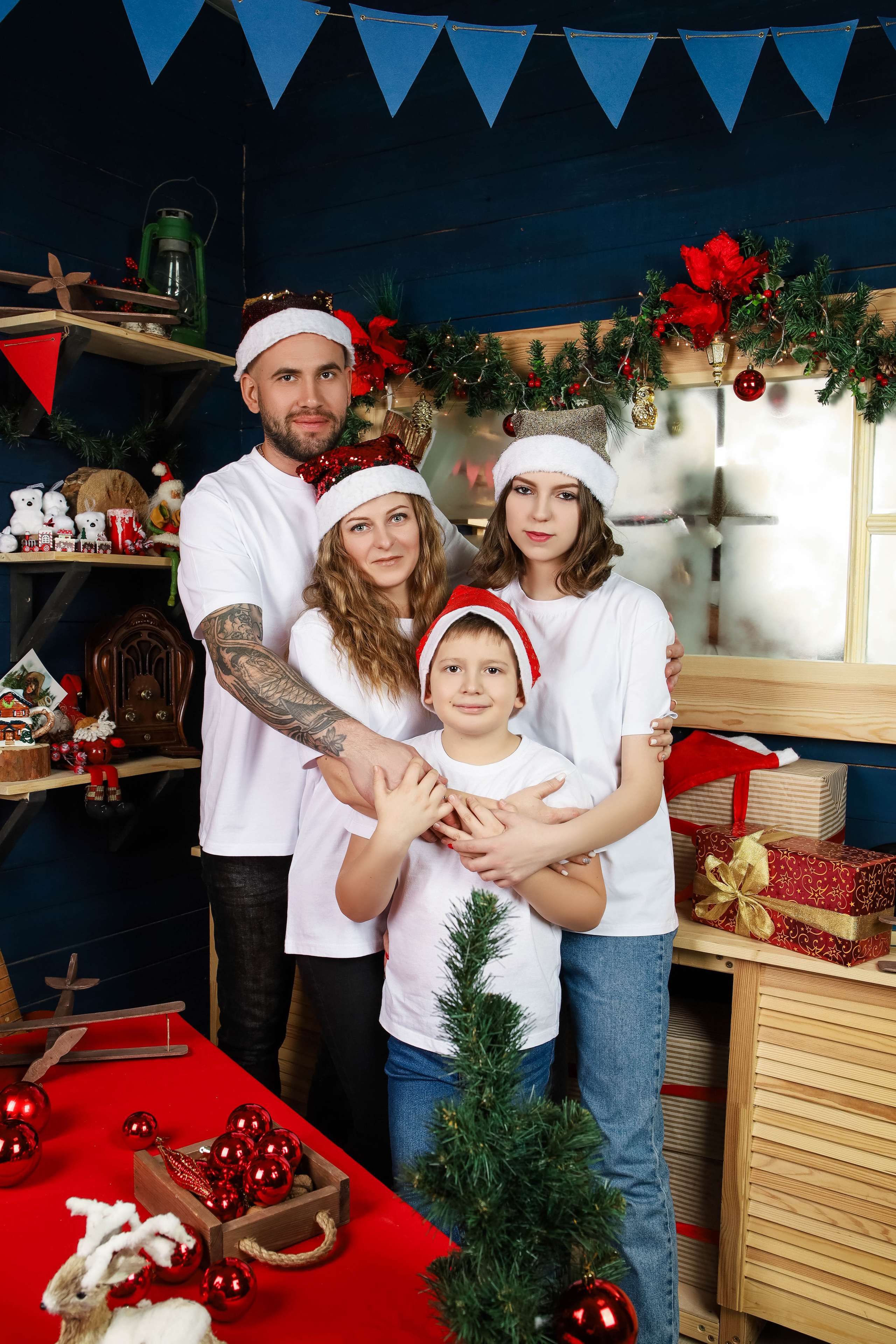 Надежда с емьей.Новогодняя 2022