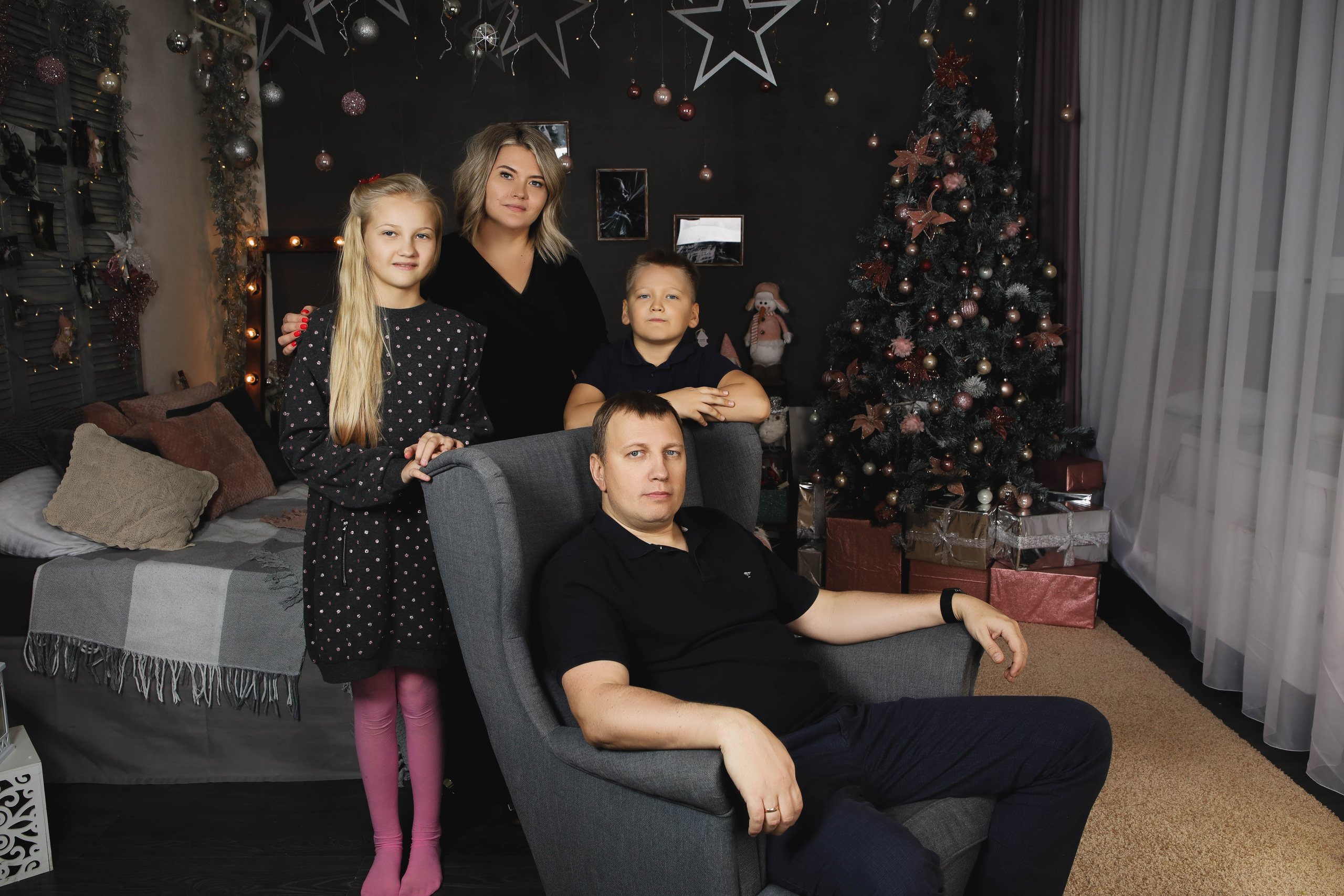 Ксения с семьей.Новогодняя 2022