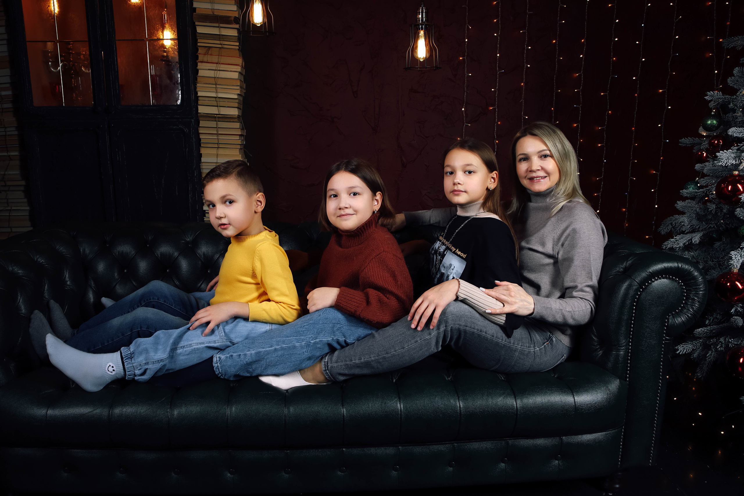 Гузель с детьми.