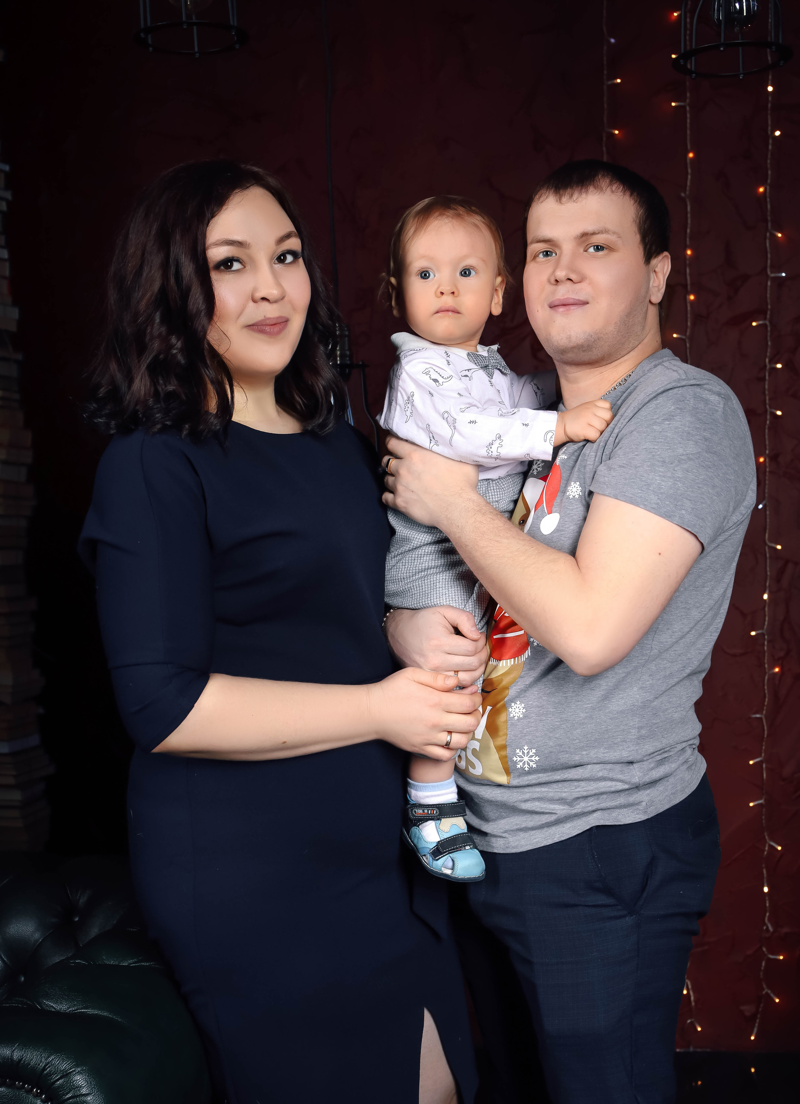 Анна с семьей.Новогодняя 2022