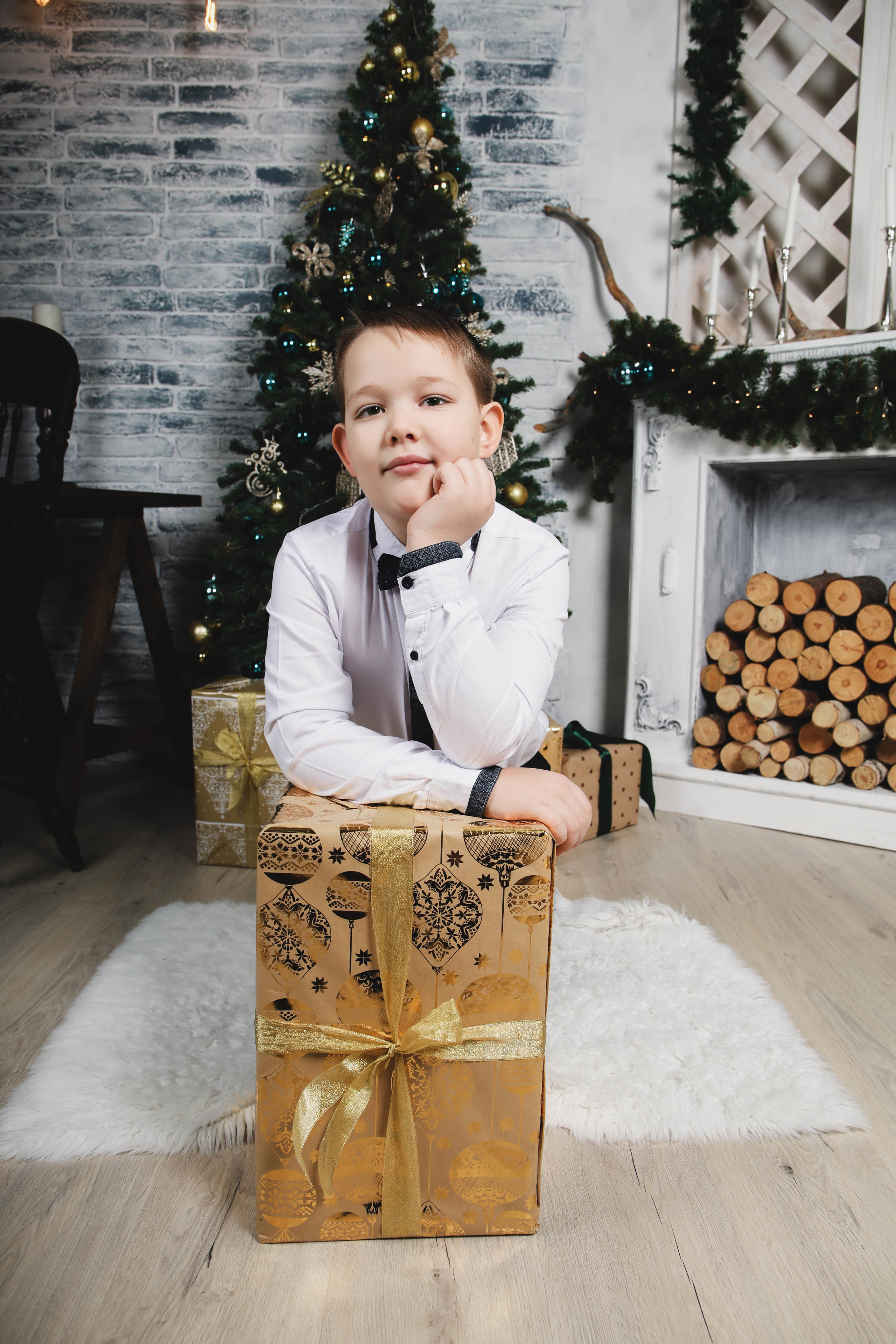 Гуля с детьми.Новогодняя 2022