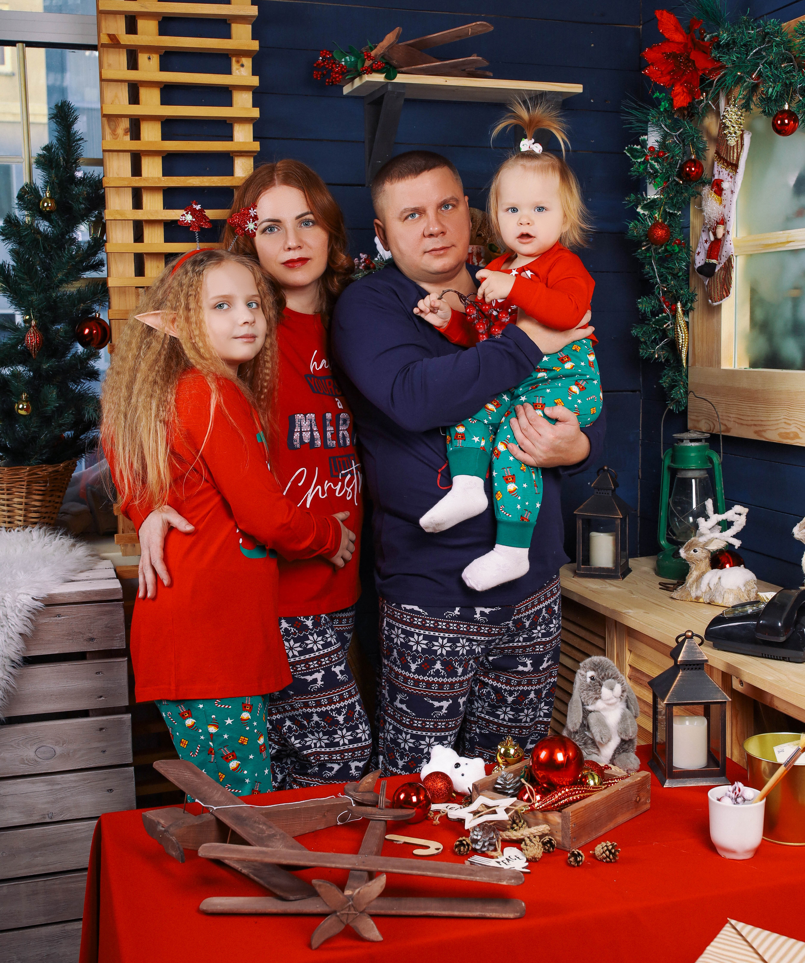 Наталья с семьей.Новогодняя 2022