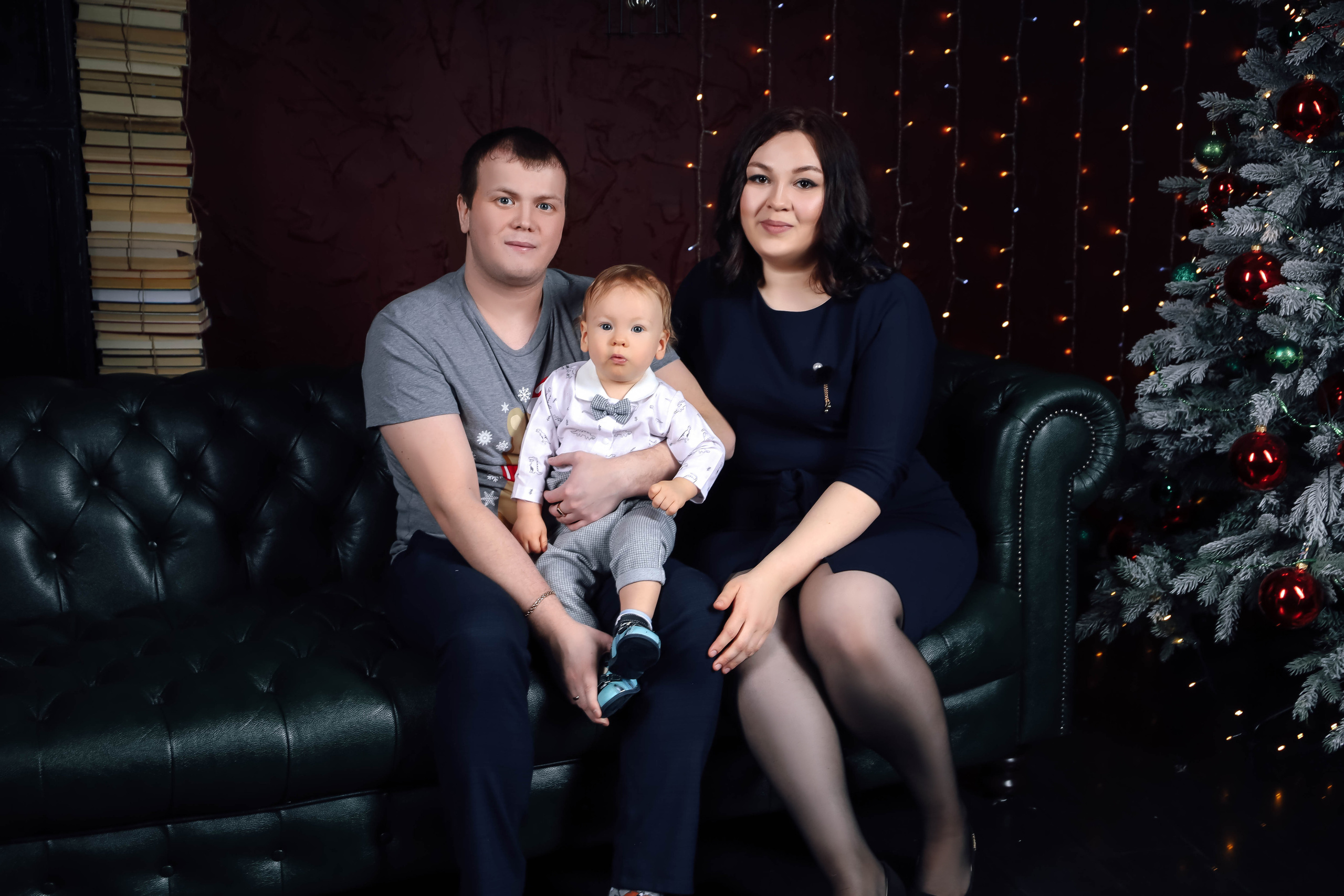 Анна с семьей.Новогодняя 2022