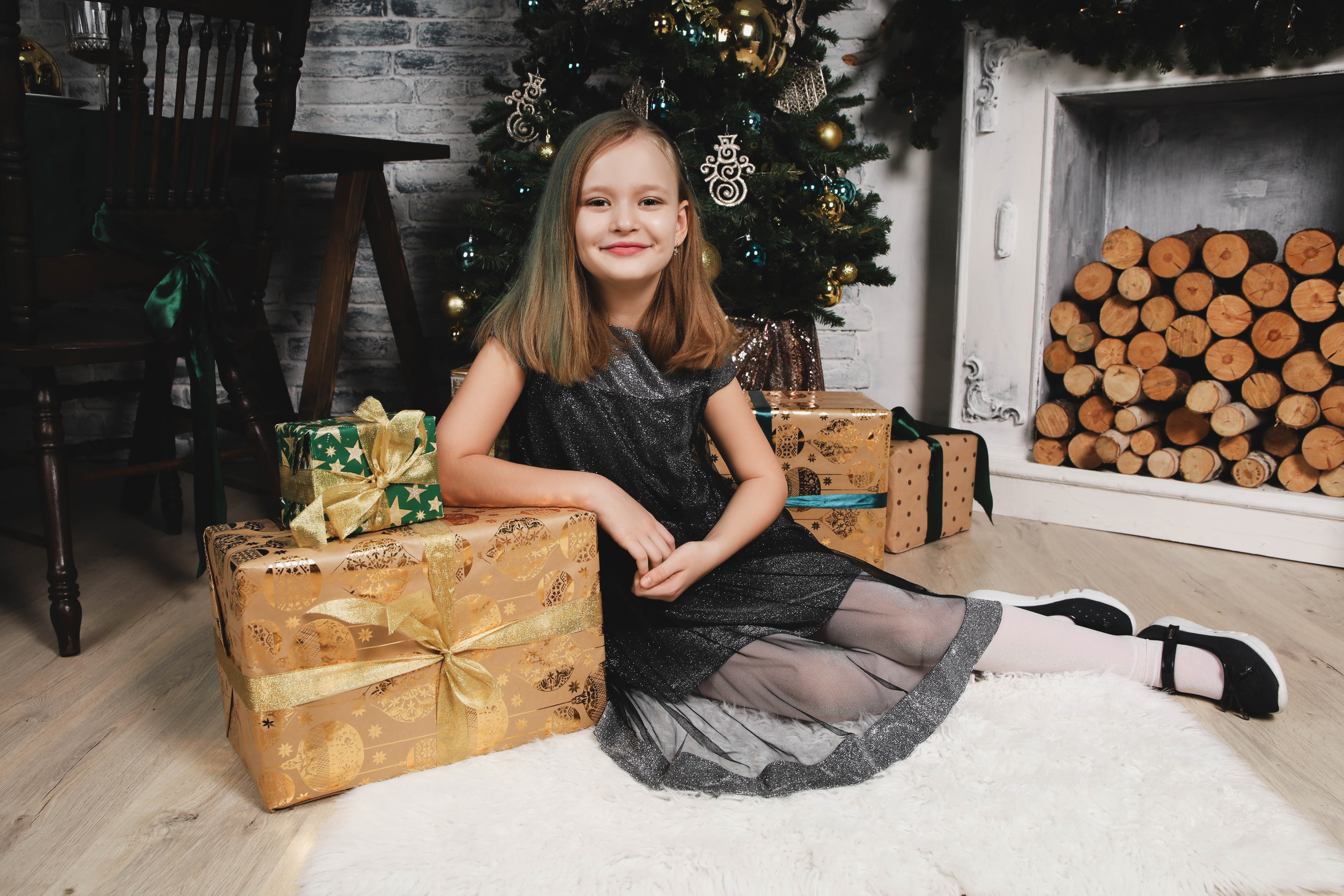 Гуля с детьми.Новогодняя 2022