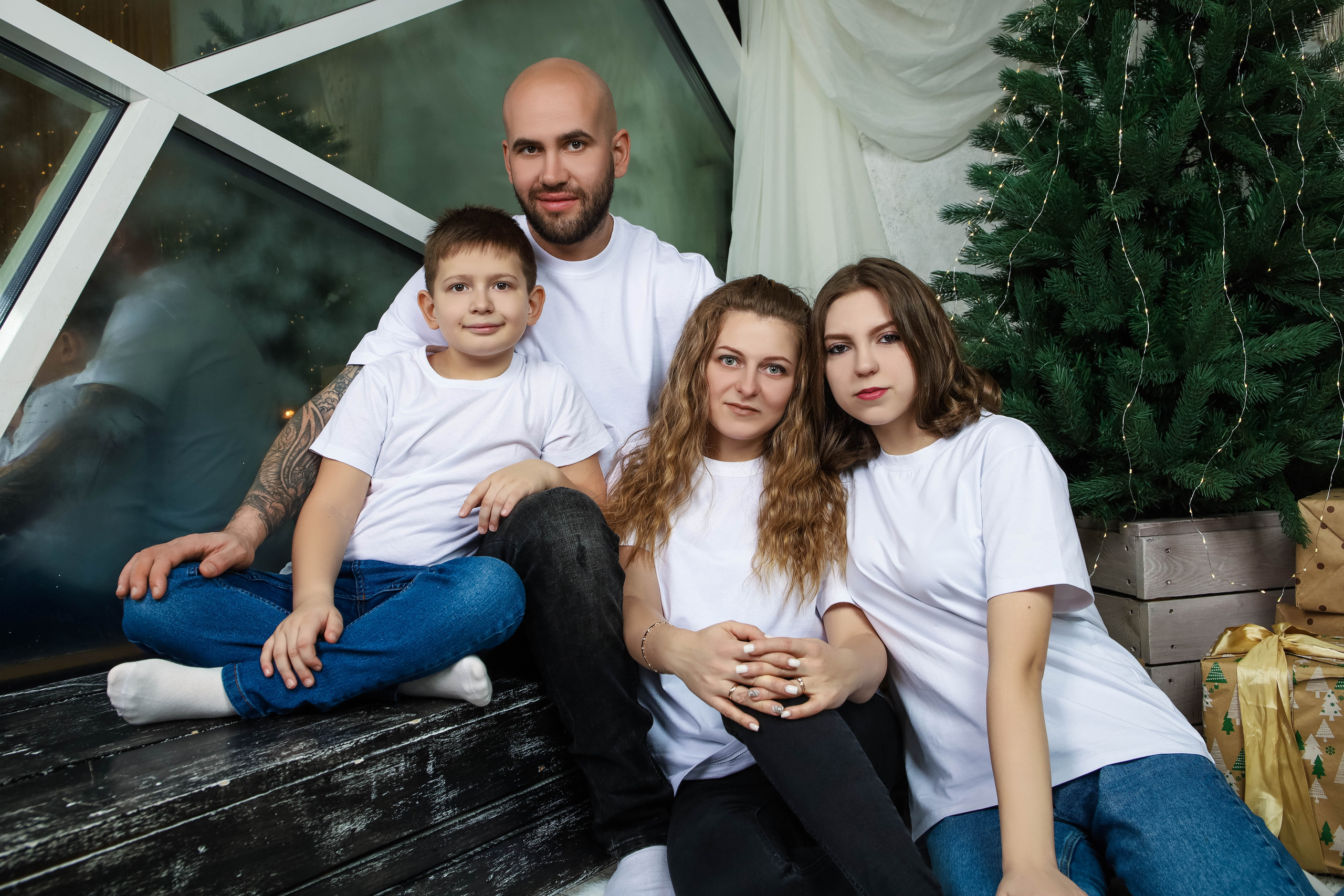 Надежда с емьей.Новогодняя 2022