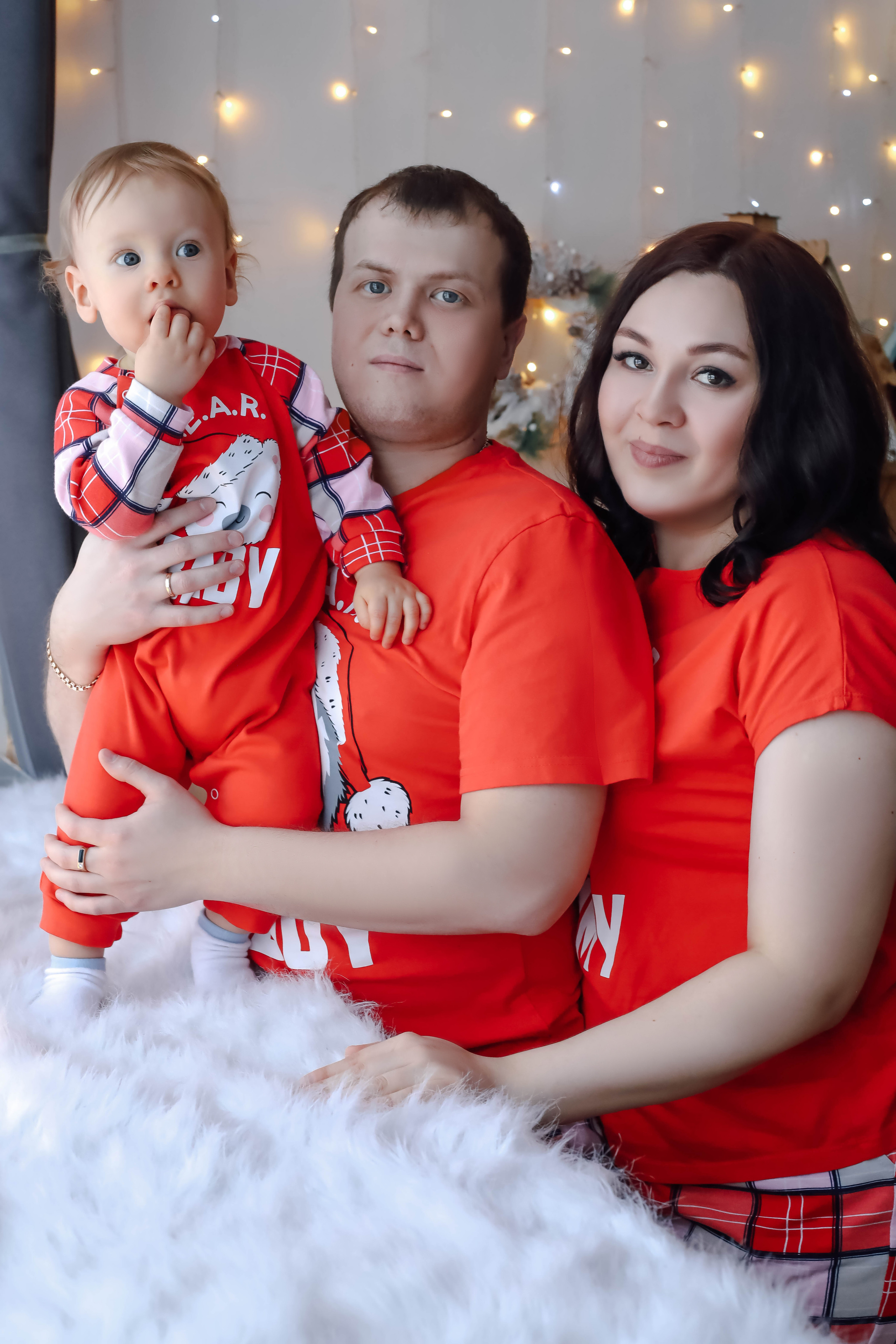 Анна с семьей.Новогодняя 2022