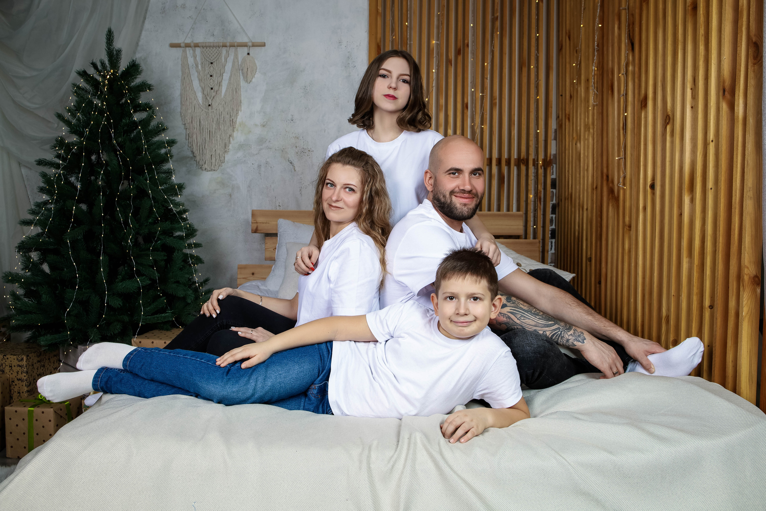 Надежда с емьей.Новогодняя 2022