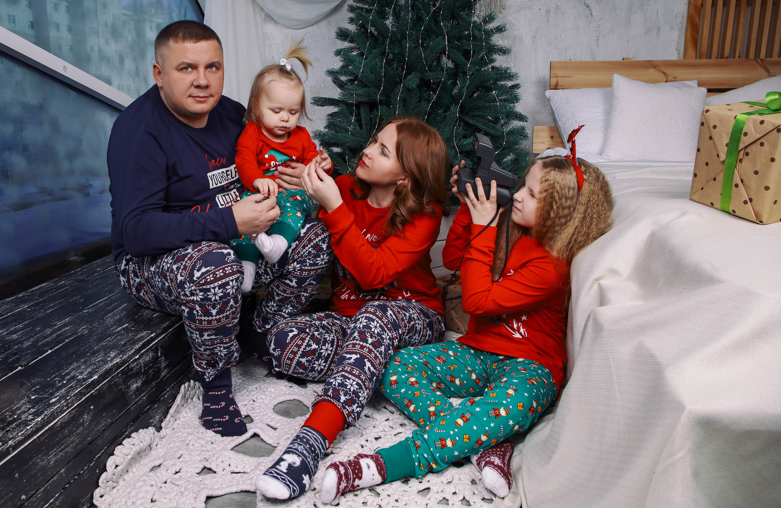 Наталья с семьей.Новогодняя 2022