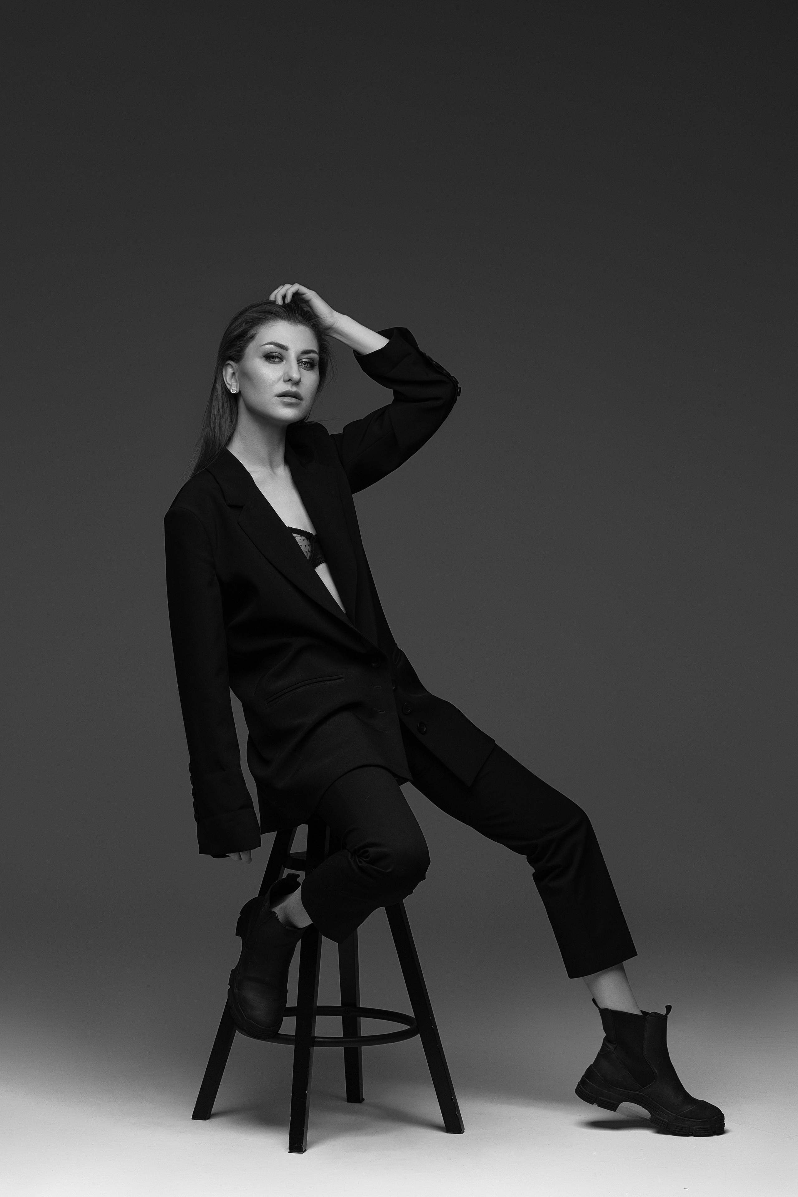 Фотосъемка в стиле Vogue (на однотонном фоне). Фотограф в городе Мелеуз Мусакаева Элиза